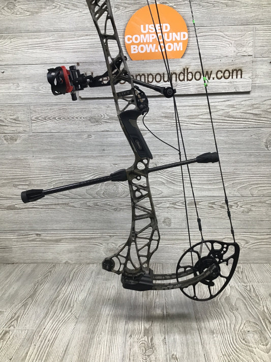 Used Mathews Lift X 33 Mossy Oak Bottomlands RH-70-29.5 Package