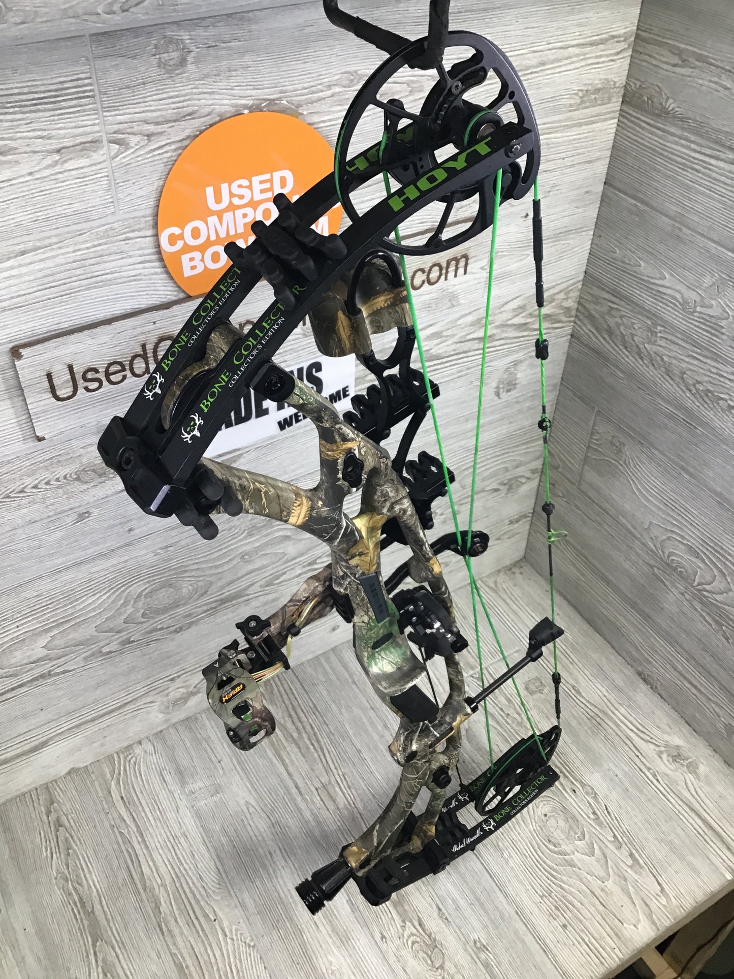 Used Hoyt RX-7 Ultra Right Hand Realtree Edge 55-65# Bone Collector Package
