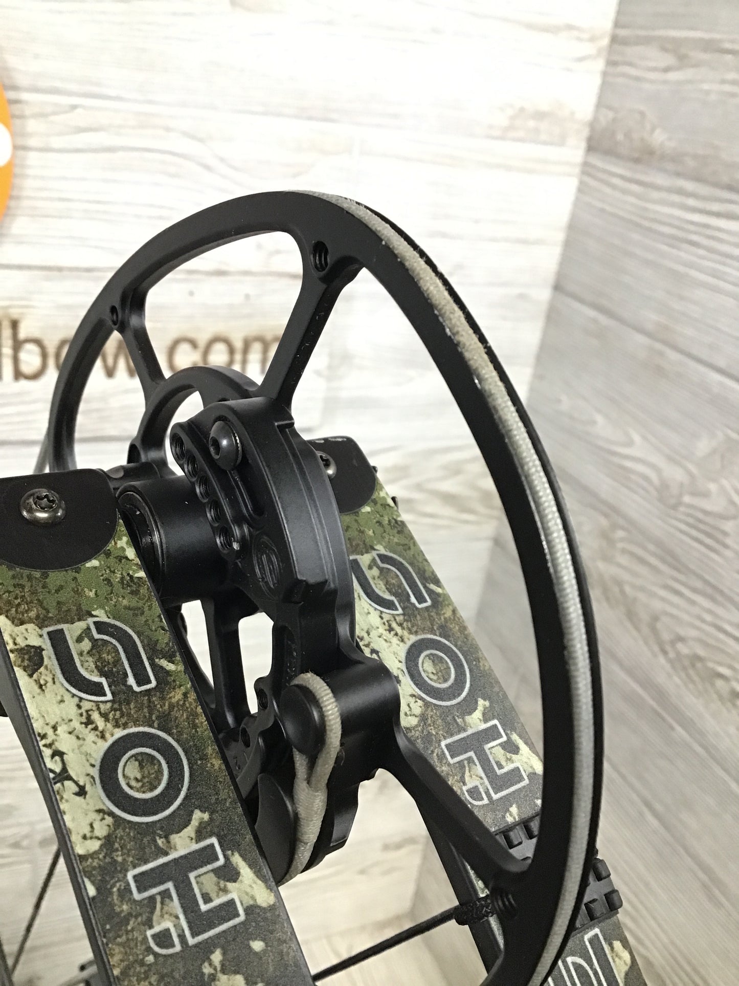 Elite Ethos TrueTimber Strata Right Handed 60-70# 25.5-31" Package
