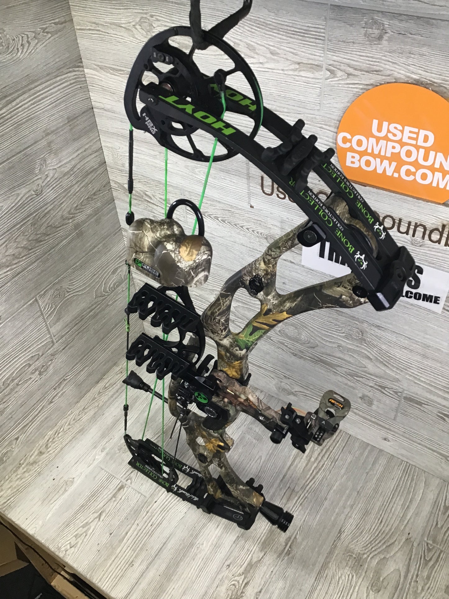 Used Hoyt RX-7 Ultra Right Hand Realtree Edge 55-65# Bone Collector Package