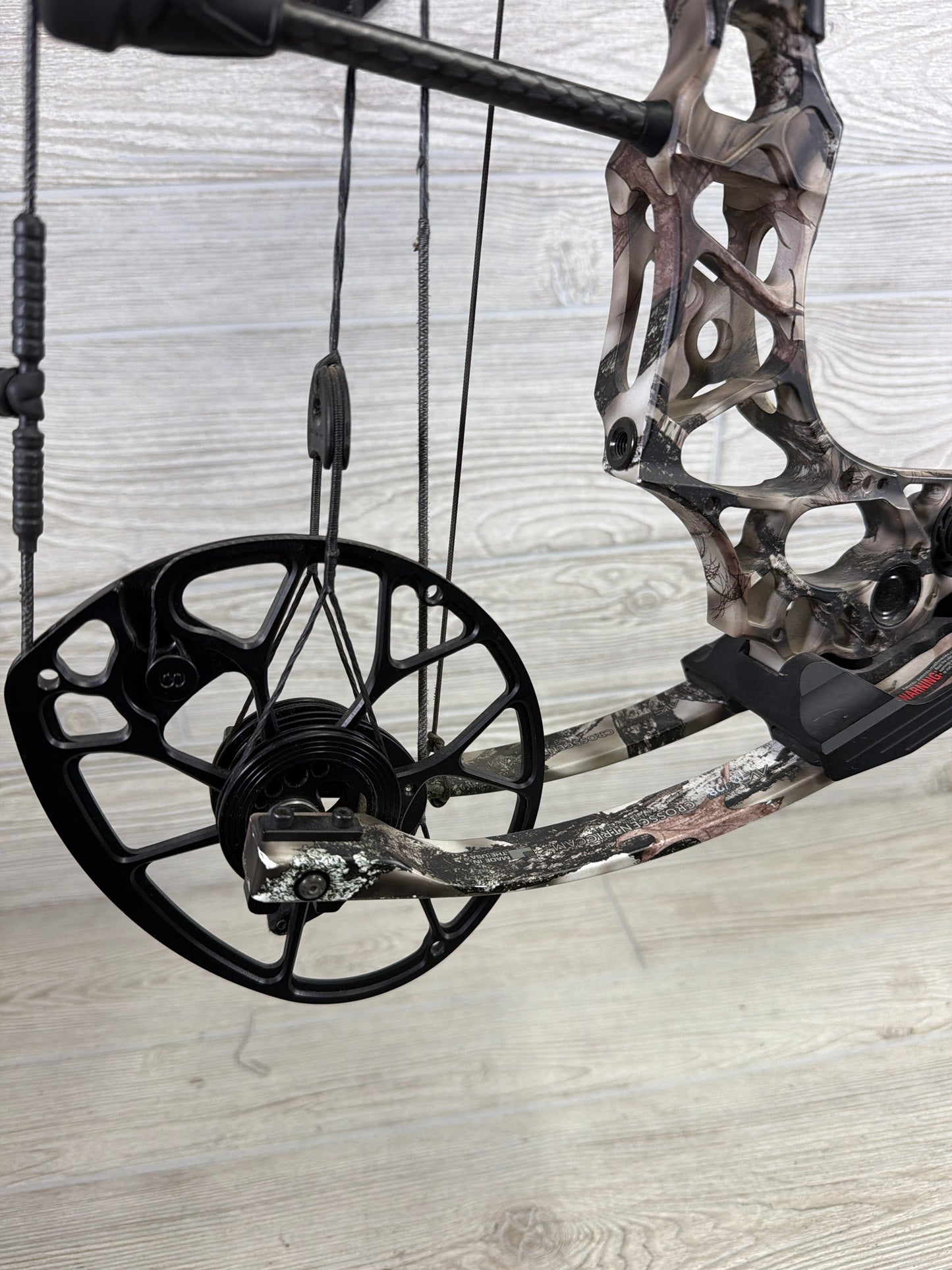 Mathews Triax 70lb 28" lost camo Left Hand Bow Pkg
