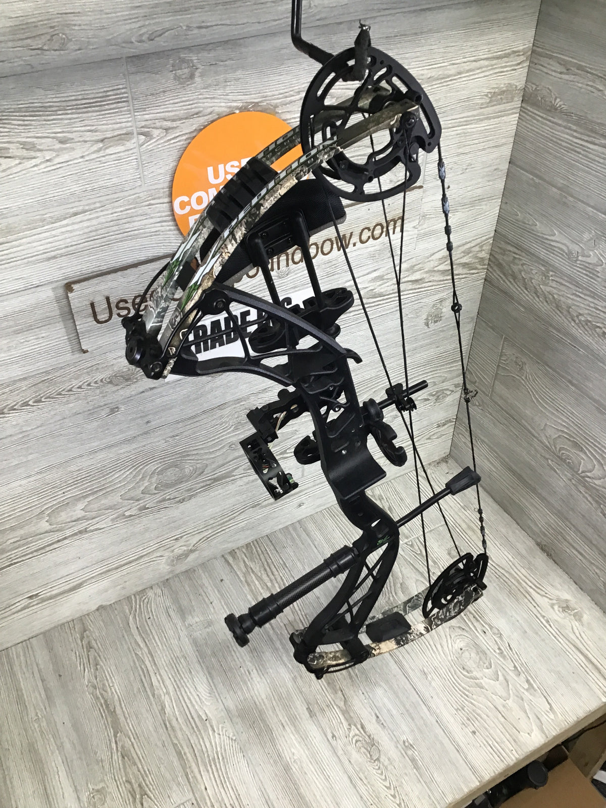 Xpedition Xscape 50-60# Black Riser/ camo limb right handed Package