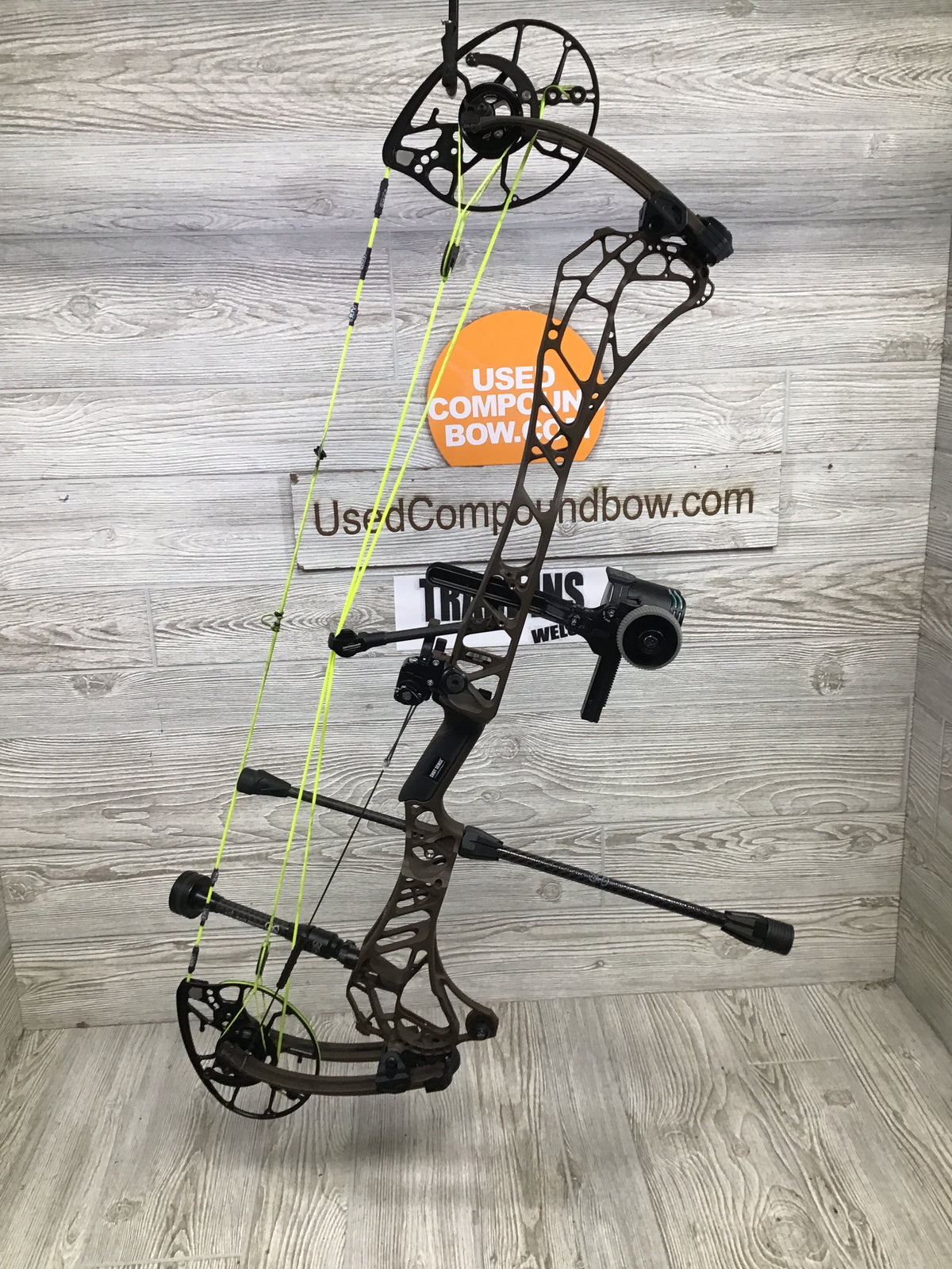 Used Mathews ARC 34 Right Handed Kodiak 28"/70# LOADED PACKAGE