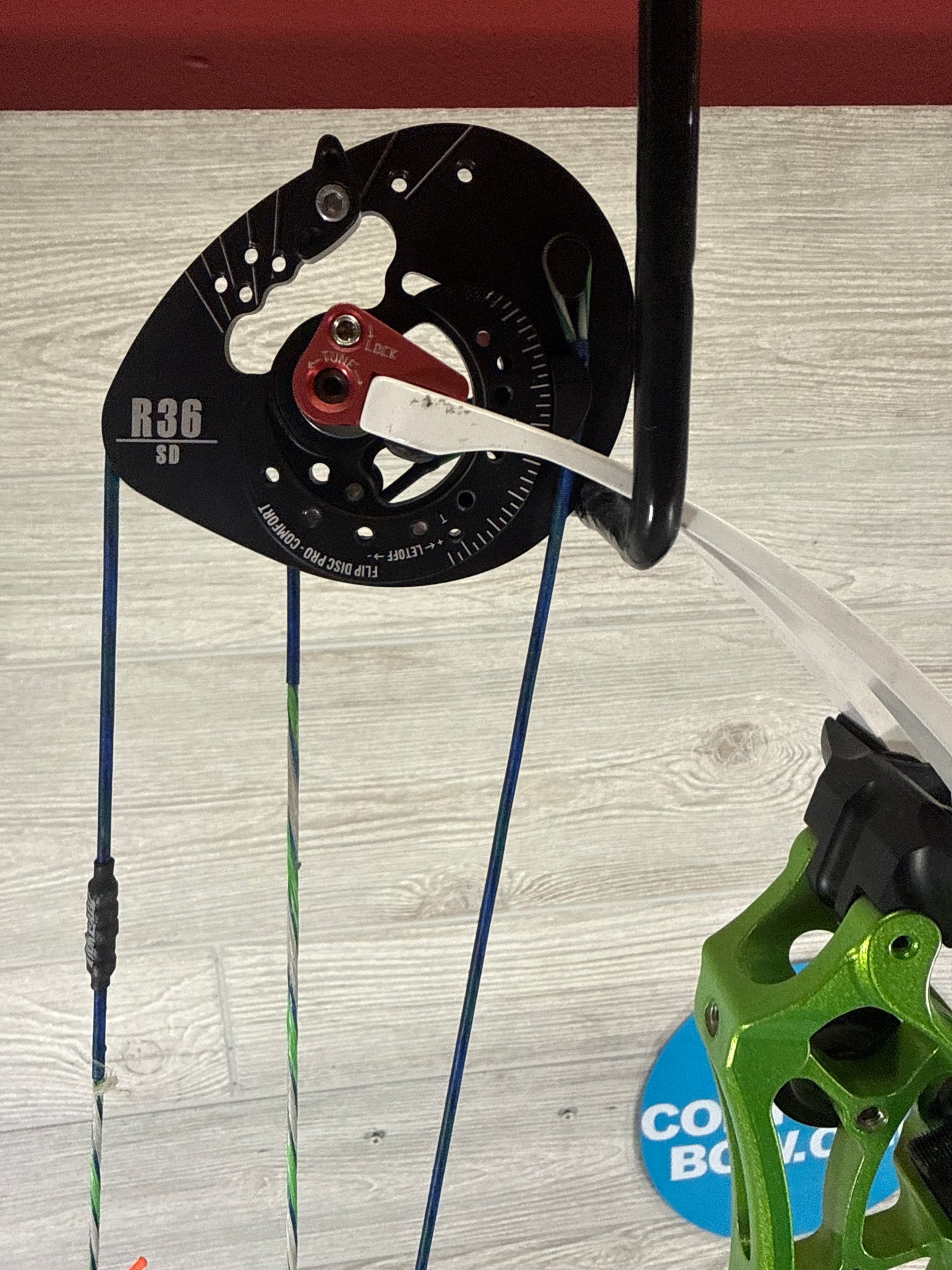Used Bowtech Reckoning SD Illusion Green white limbs rh #50