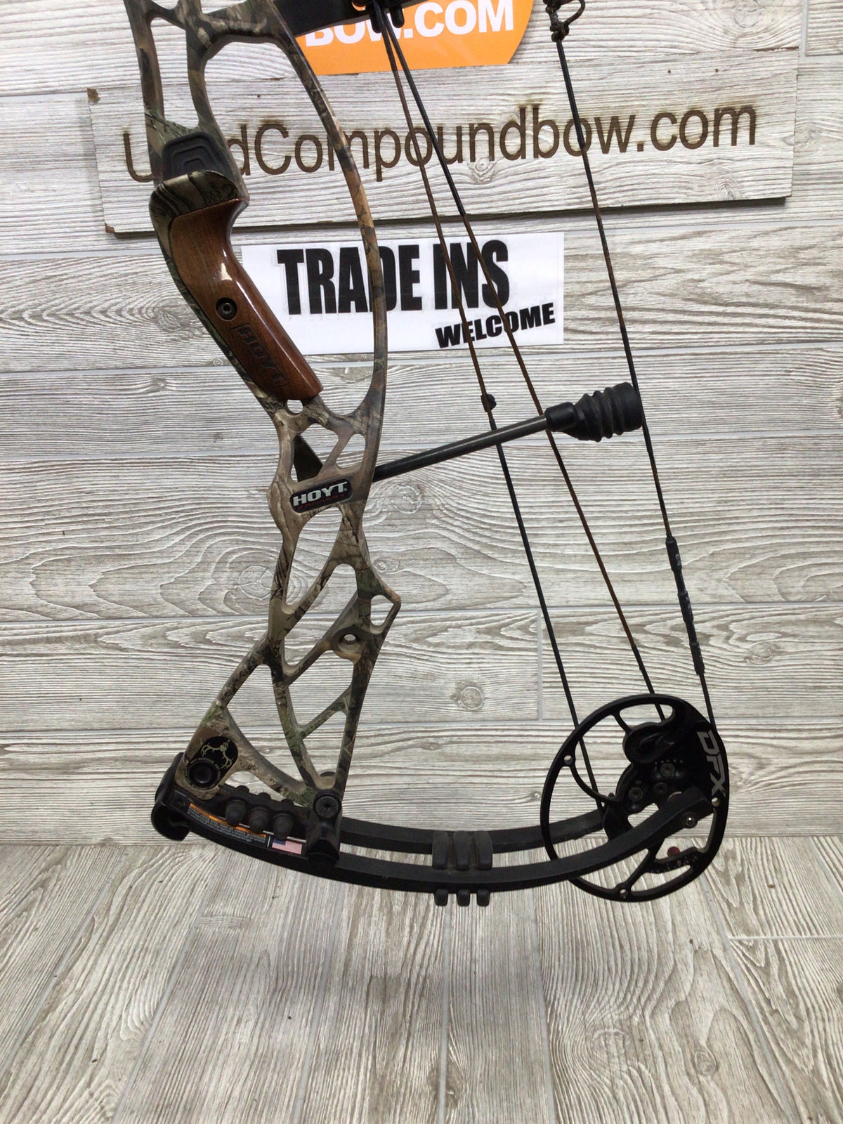 Used Hoyt Defiant 30 Right Handed 60-70# 28-30"