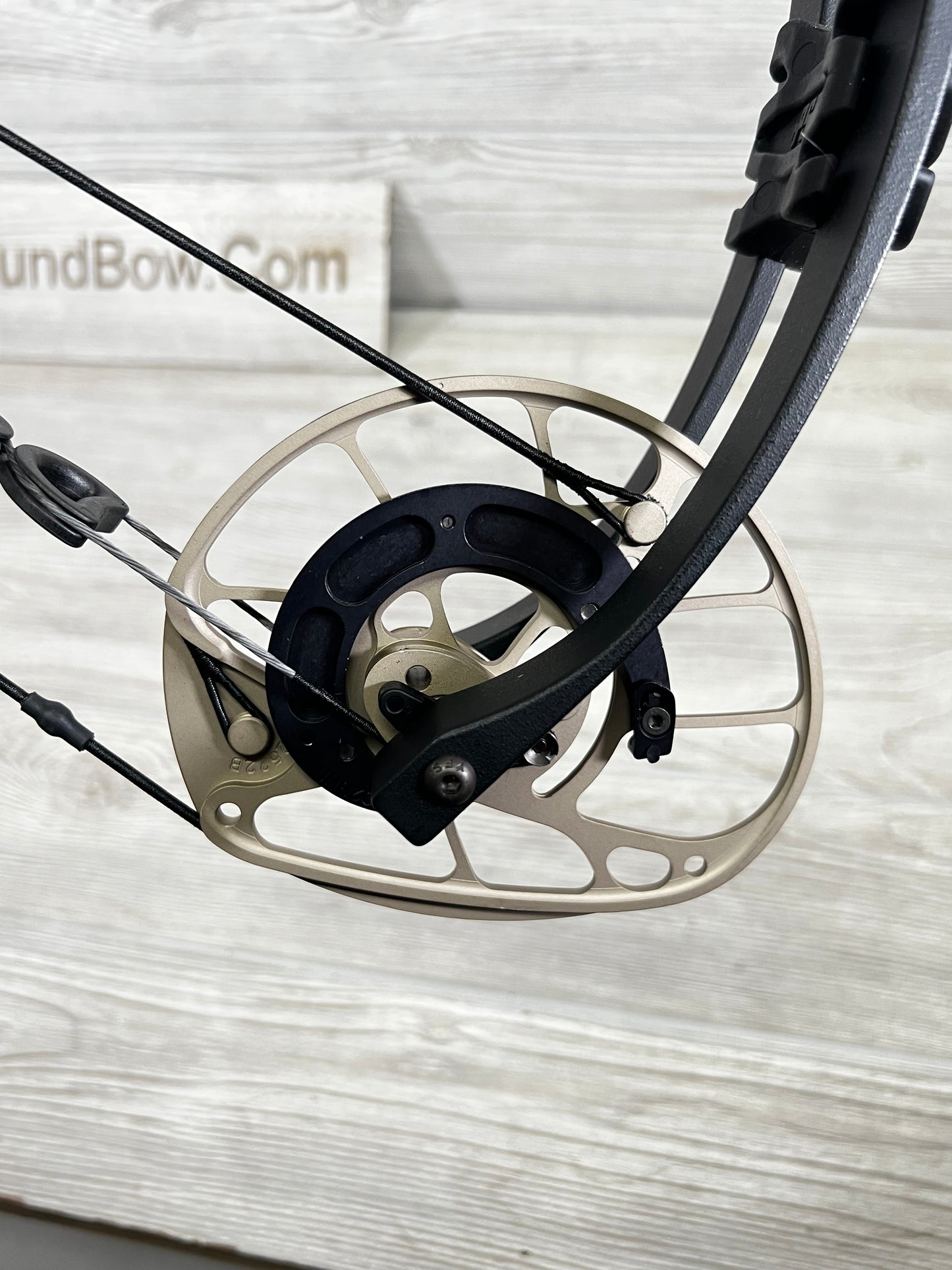 Used PSE Mach 30 DS RH 70lbs Black with Quiver