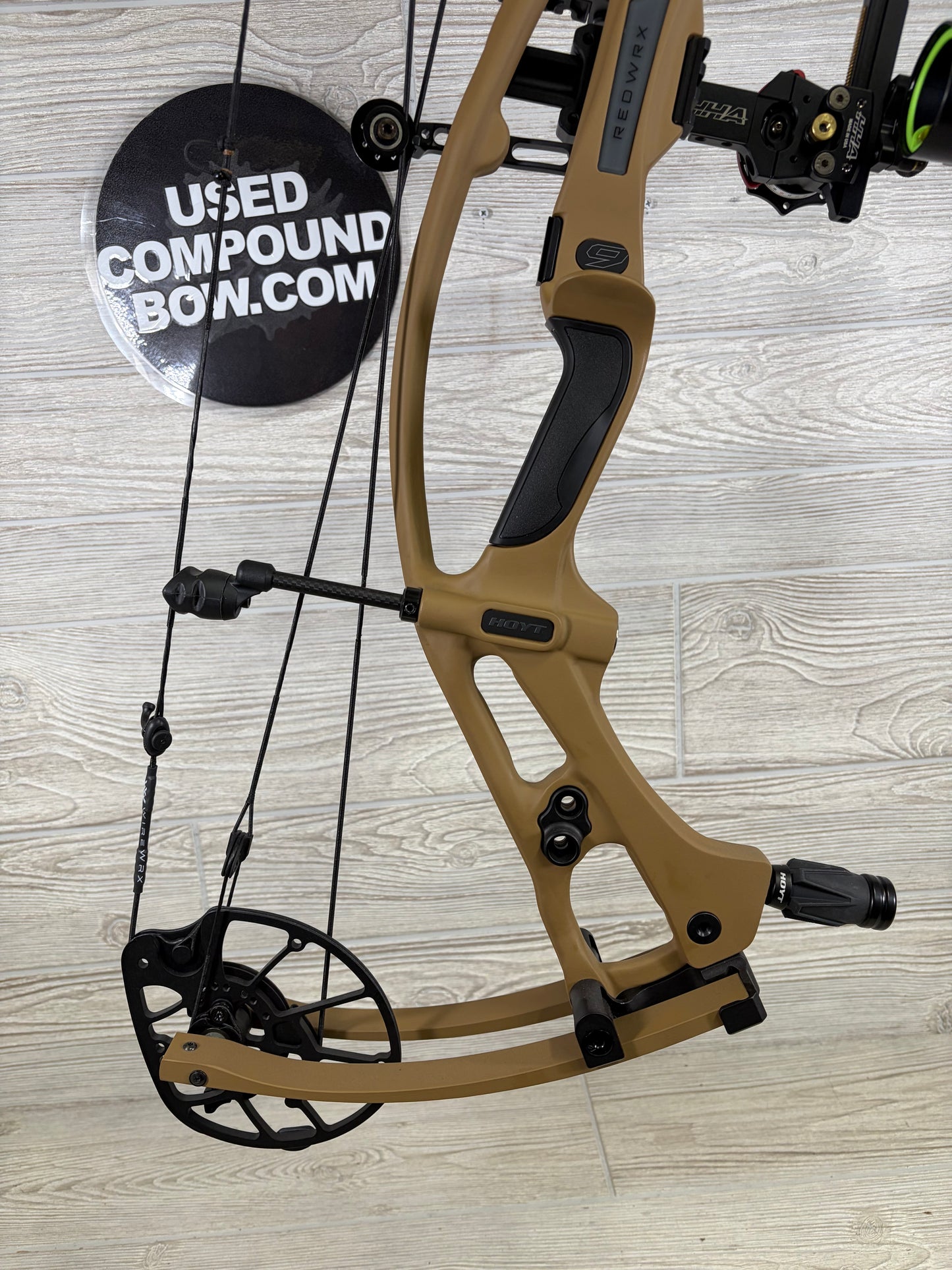 Hoyt RX-9 Left Handed 60-70# Bourbon with Accessories
