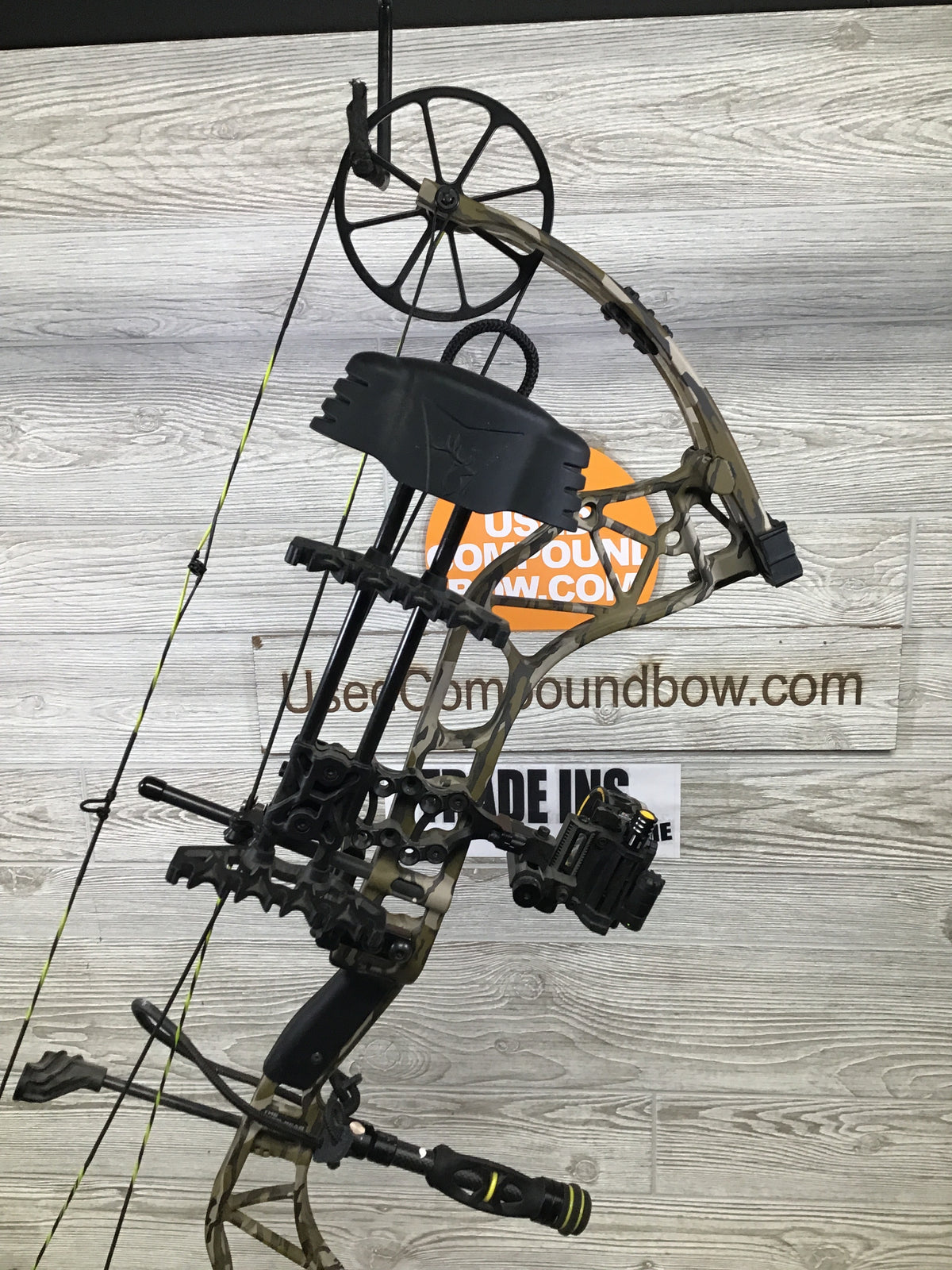 Used Bear Adapt Plus THP Package Right Handed Mossy Oak bottomlands 55-70#
