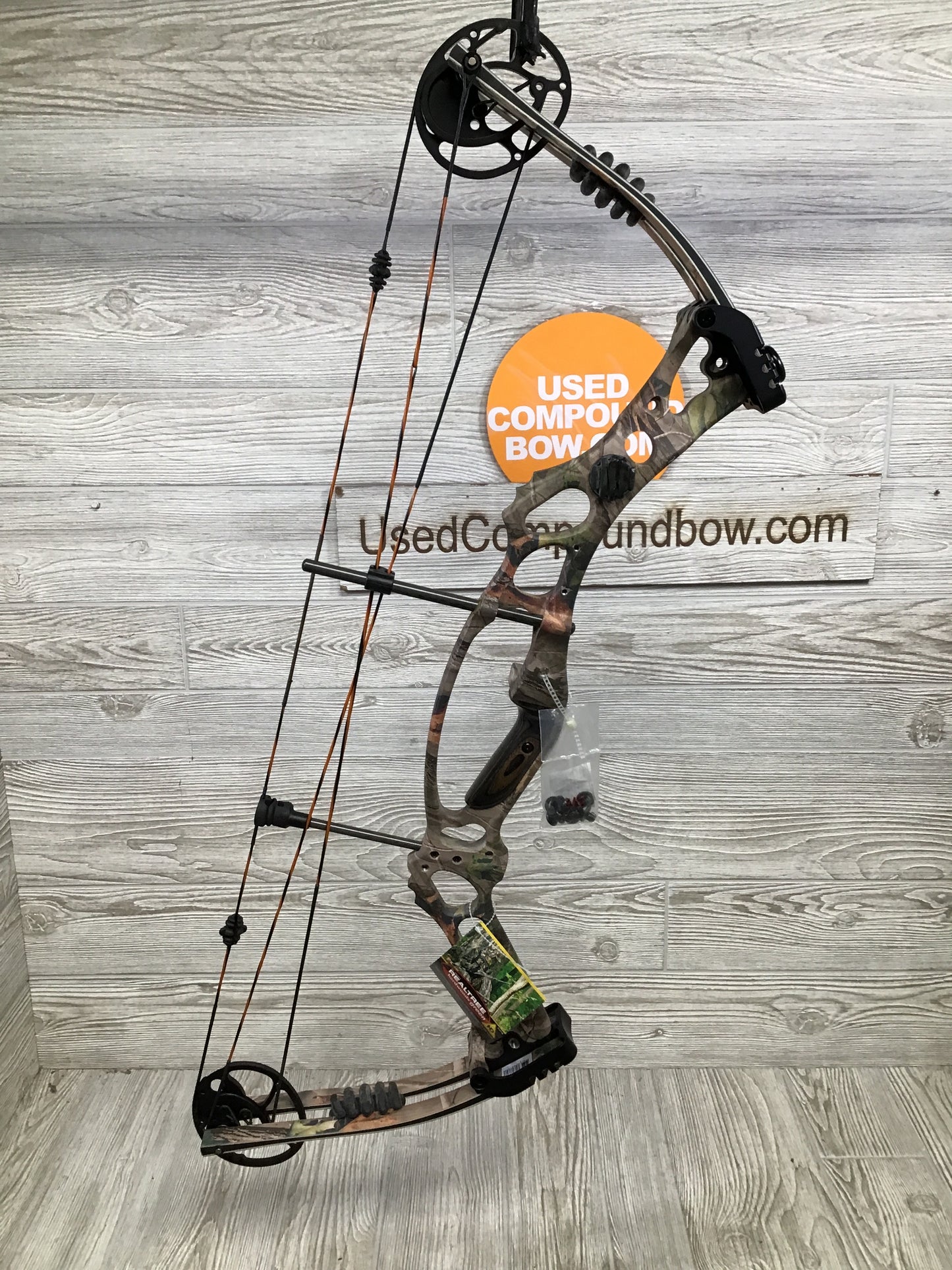 Brand new Un-shot Hoyt Vectrix RIght Handed 29/70# W/ Original Box