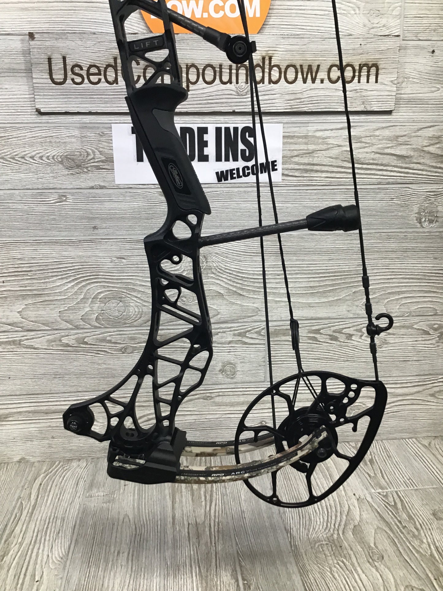 Used Mathews Lift X 29.5 Right Hand 29"/70# Black Riser/First Lite Limb