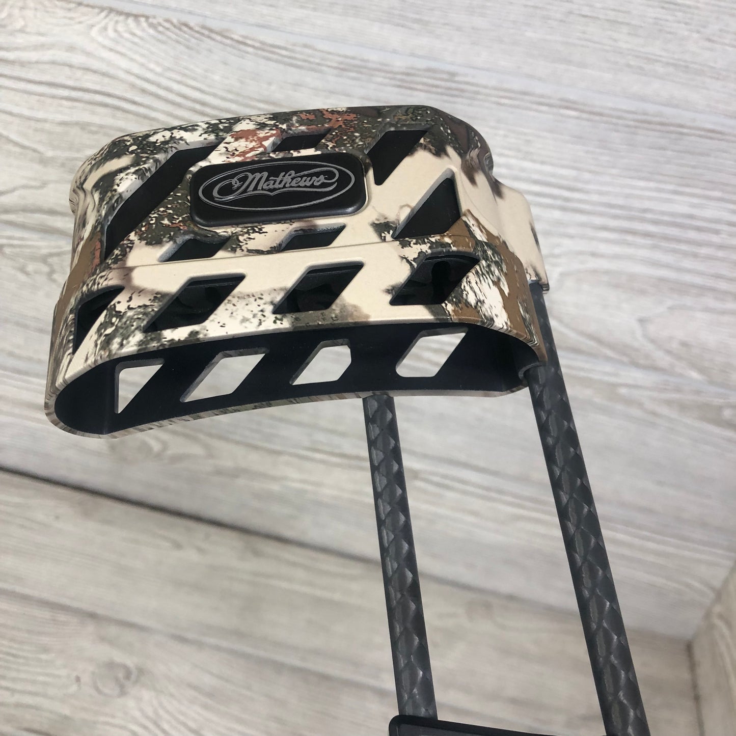 Used Mathews Phase4 29 RH Hand First Lite Camo with matching quiver