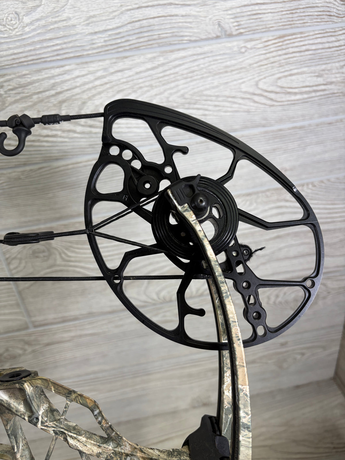 Used Mathews Lift 29.5 Right Handed RealTree Camo