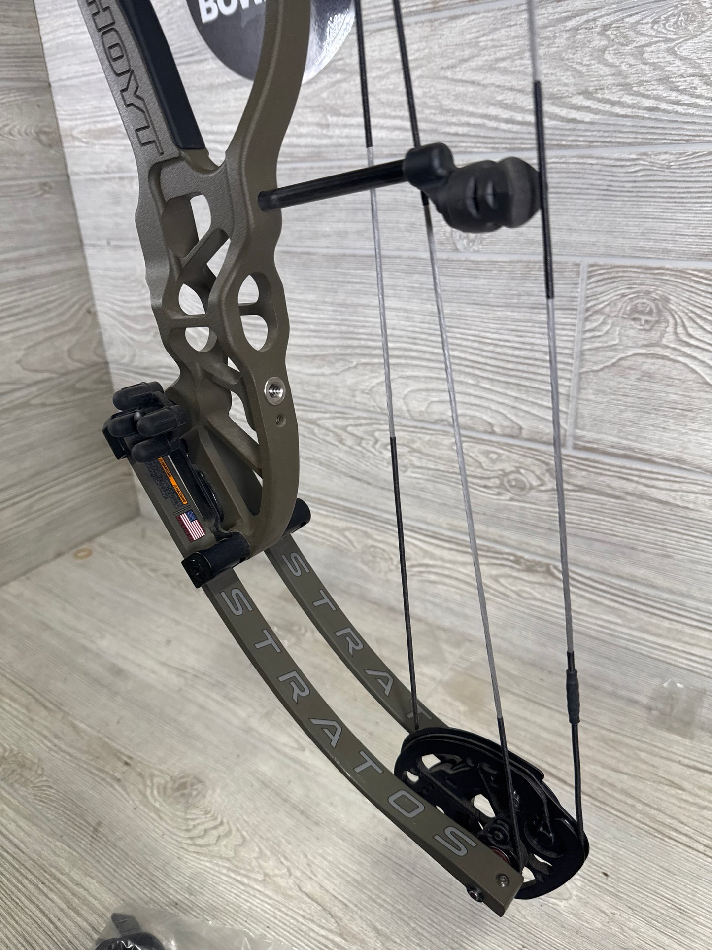 Used Hoyt Stratos 36 Right Handed Wilderness HBT 2 cam 24.5"-31"