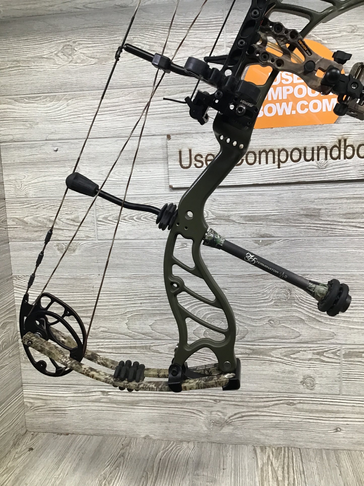 Athens Revelation 7 Right Handed Package 40-50lb Package 30"