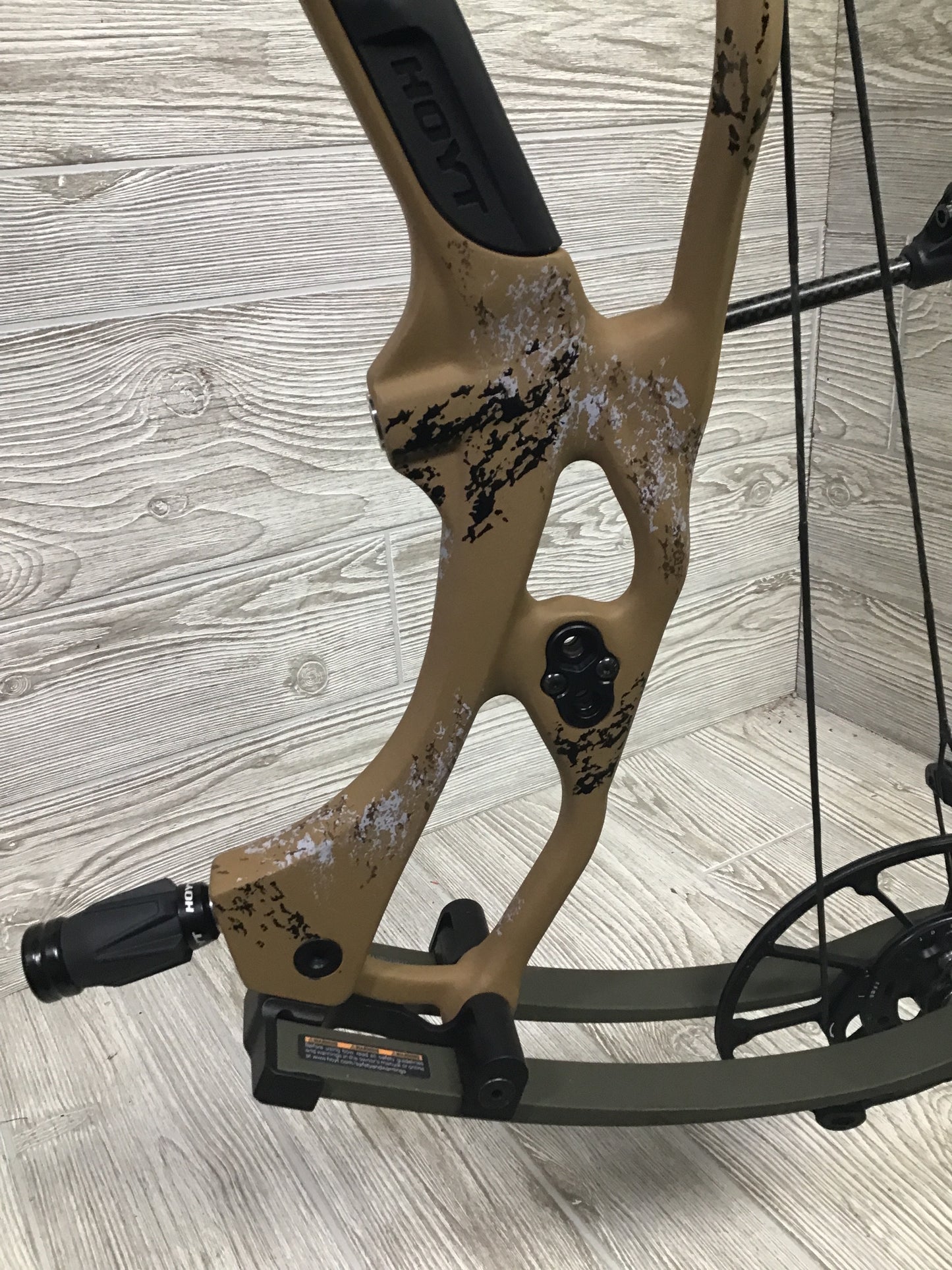 Hoyt RX-9 Ultra Left Handed 70-80# 29" Bourbon Riser/Wilderness Limbs W/System X strings
