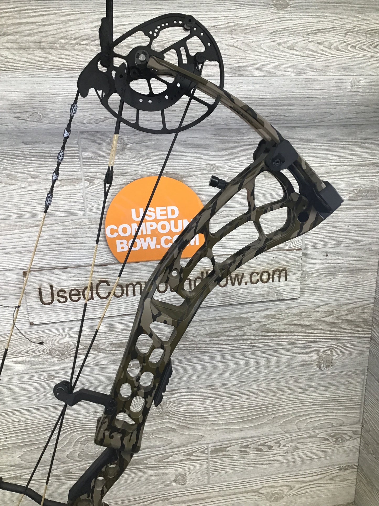 Xpedition Xlite 32 55-65# Mossy Oak Bottomlands 25-30.5"