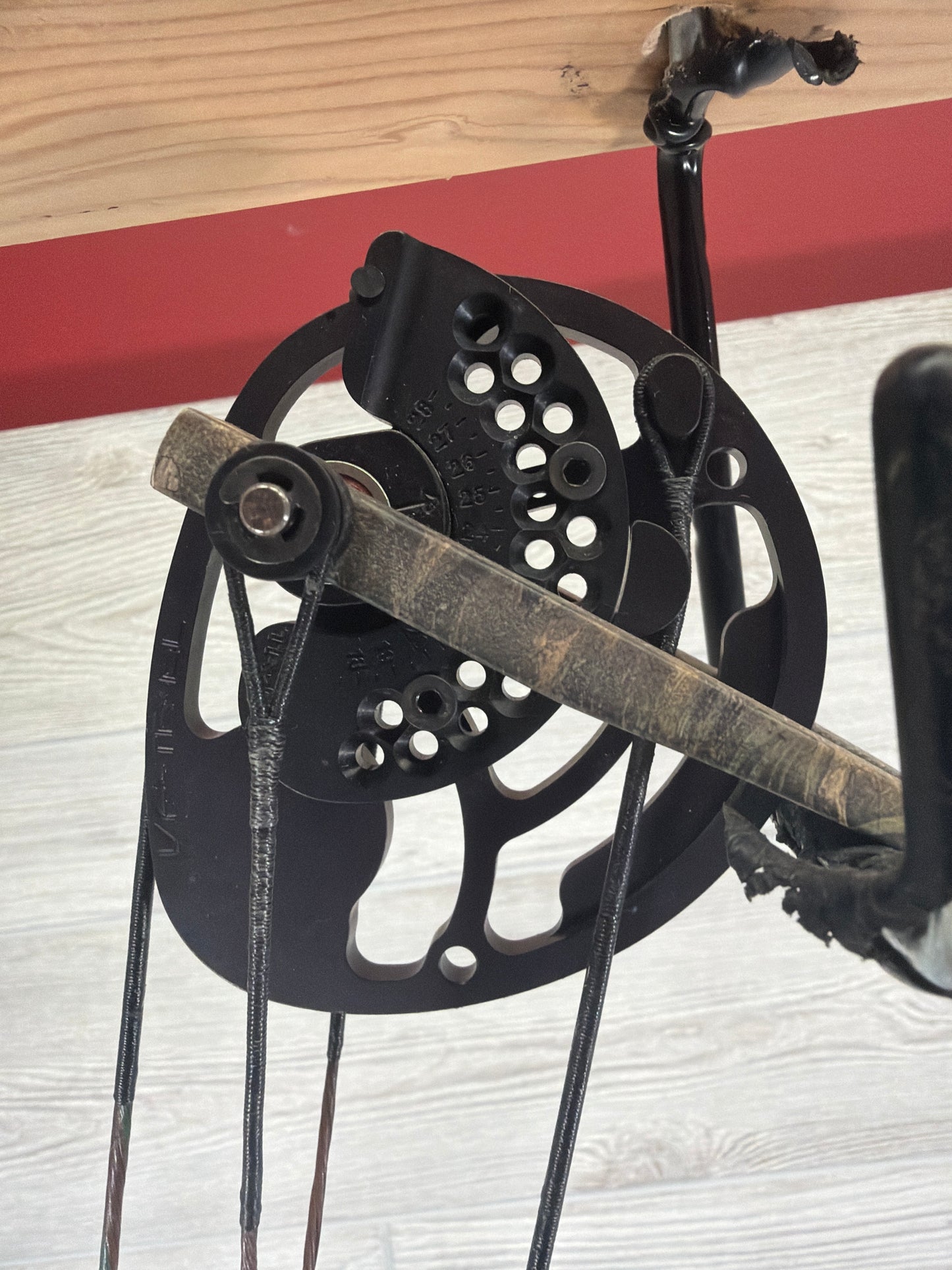 Used Hoyt Fireshot RH 18-28" 19-50lb Bow Pkg