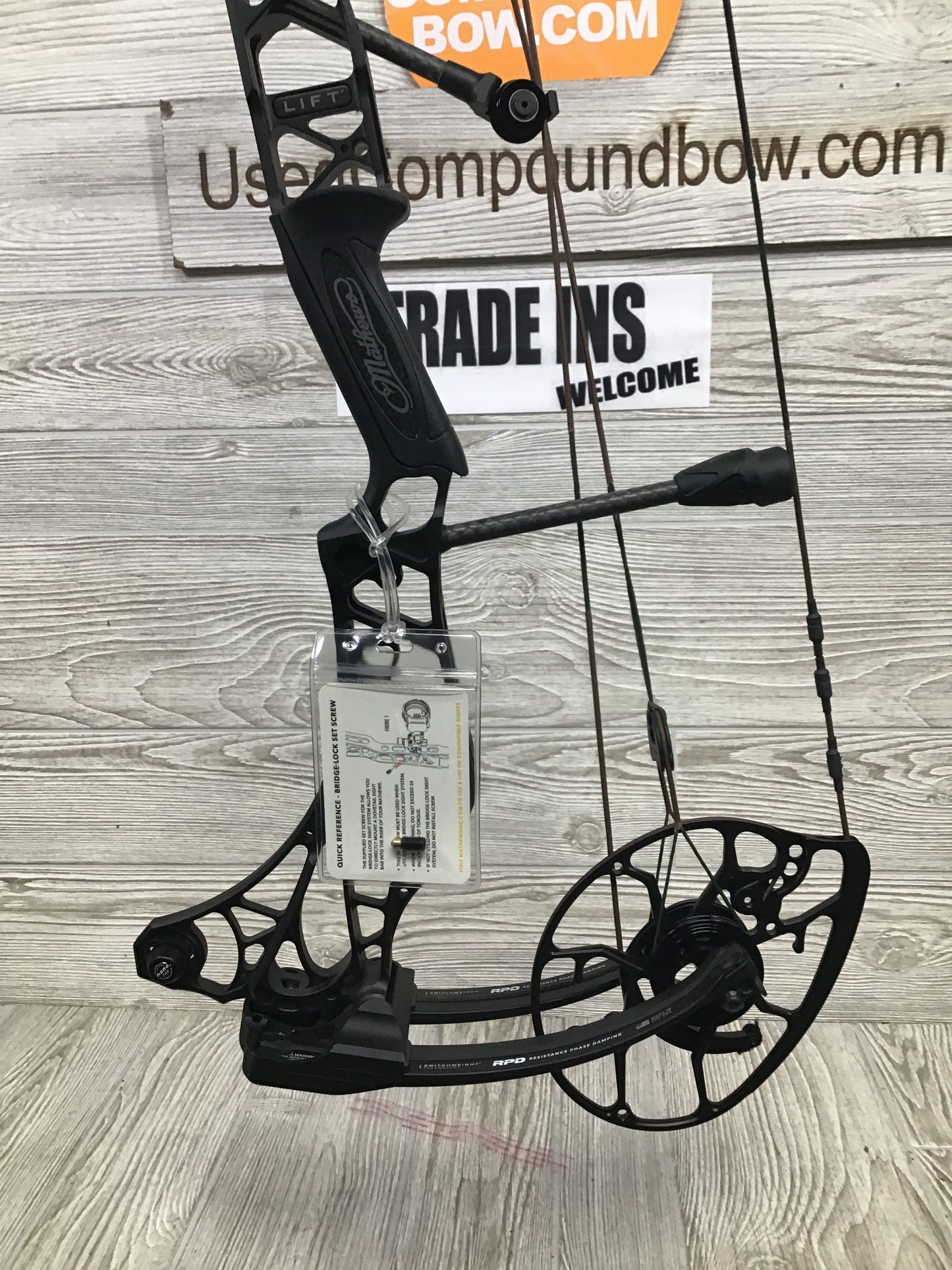 Used Mathews Lift 29.5 Right Handed Black Bow 26.5/70