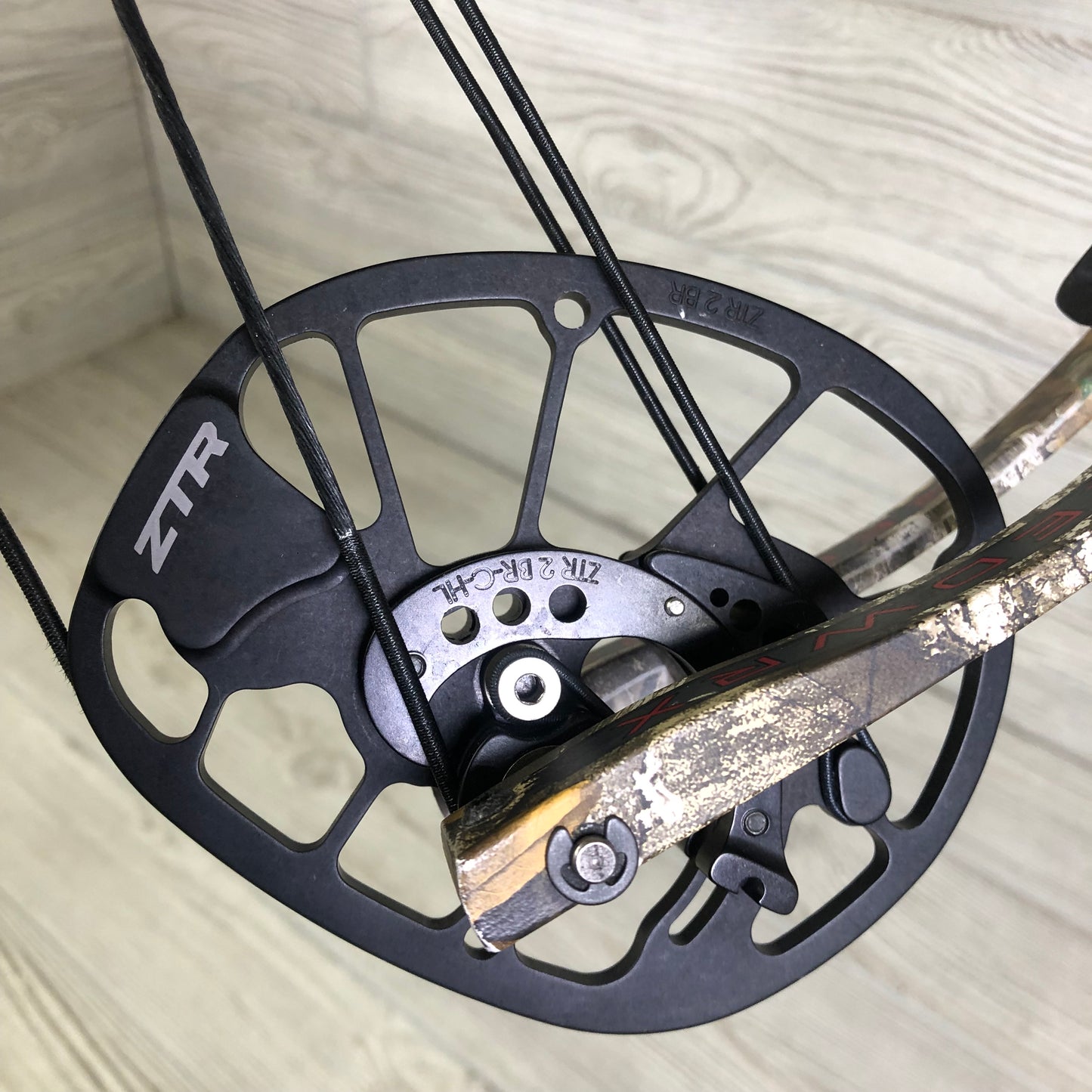 Hoyt RX-4 Right Handed Realtree camo 55-65# #2 cam 25-28" DL