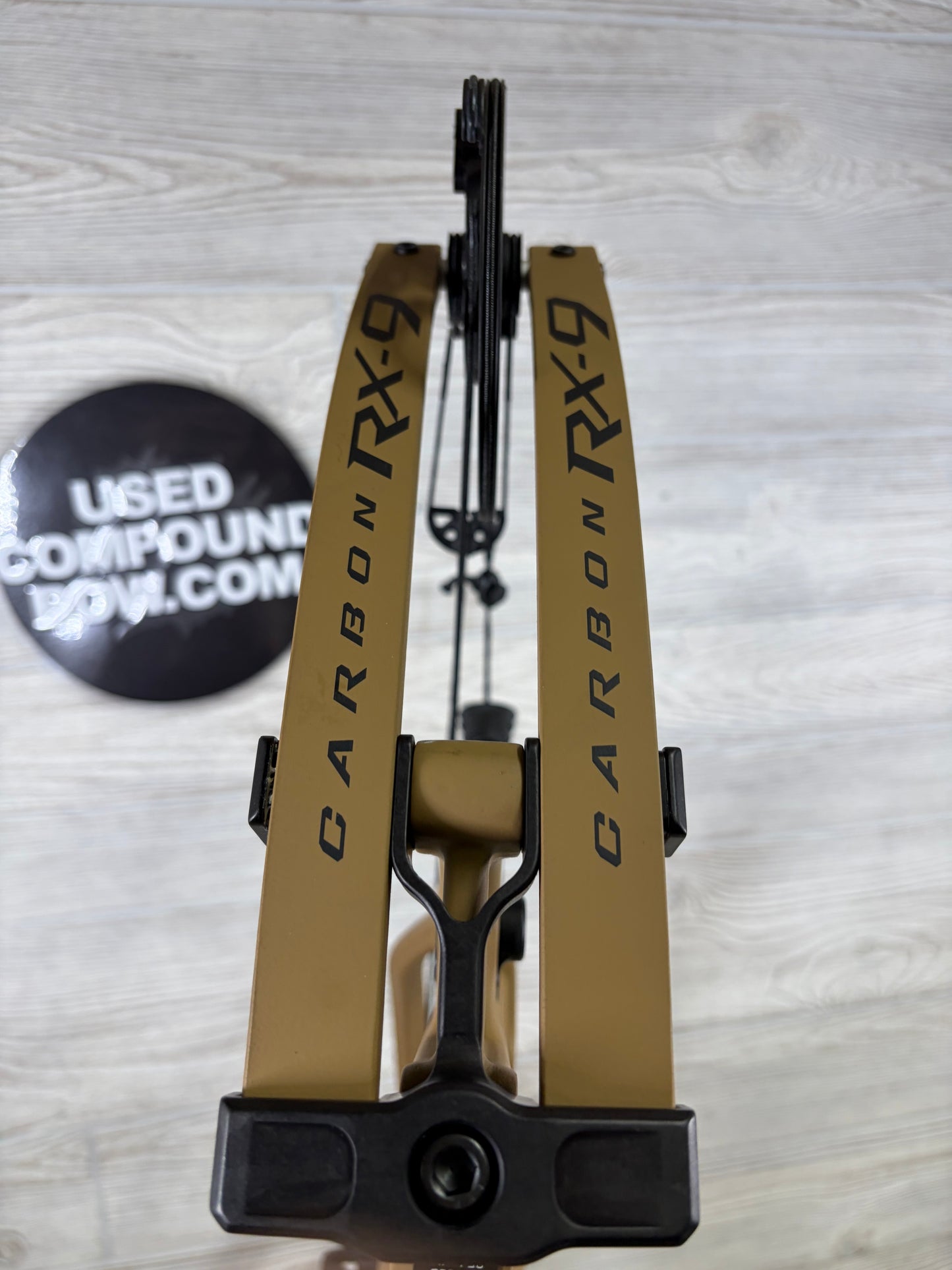 Hoyt RX-9 Left Handed 60-70# Bourbon with Accessories