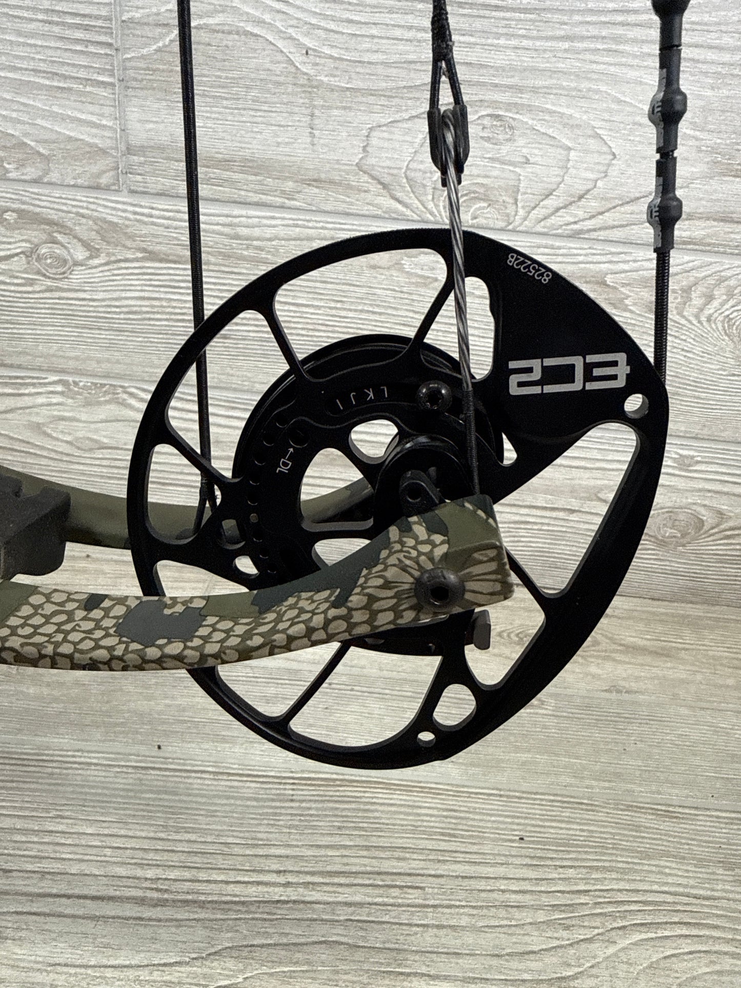 Used PSE Mach 33 Right Hand DS  70lb KuiuVerde 2.0 Bow w/ Gas SystmX Strings