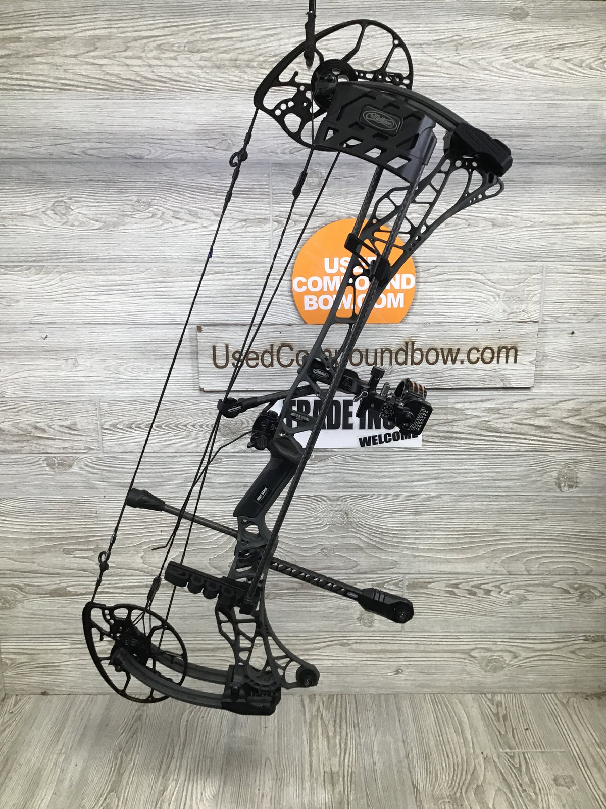 Used Mathews Lift X 29.5 Right Hand Shale 28.5/70 Loaded Pkg