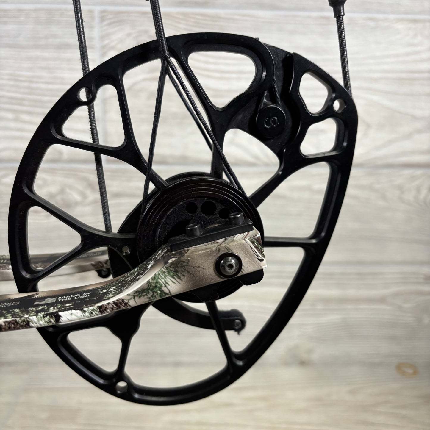 Used Mathews Halon 6 package Right Handed Camo 27.5"/70#