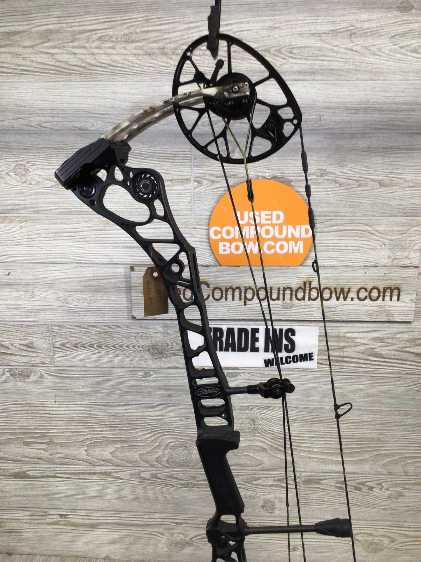 Used Mathews Halon 32 6 50-60# Right Handed Black riser/ lost XD limbs