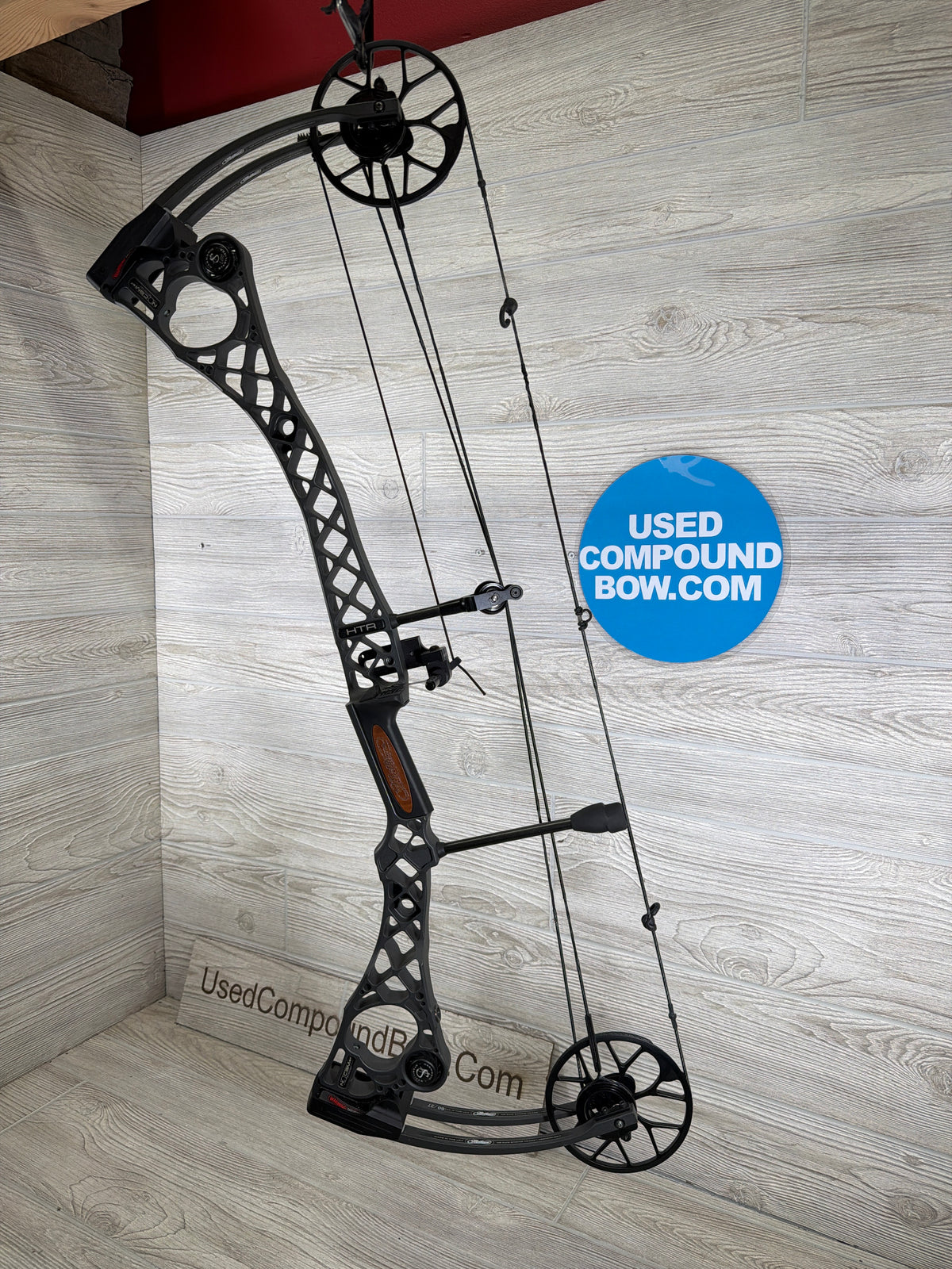 Used Mathews No Cam HTR 27" 70lb Right Hand Stone Bow