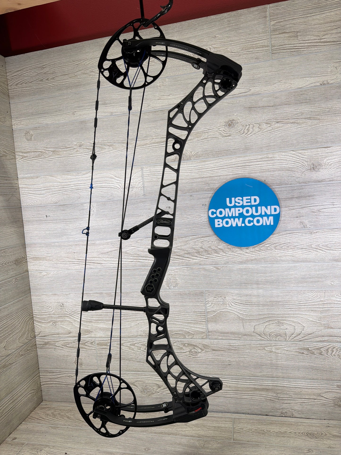 Used Mathews V3 31 28" 60lb Left Hand Stone/Black Limbs