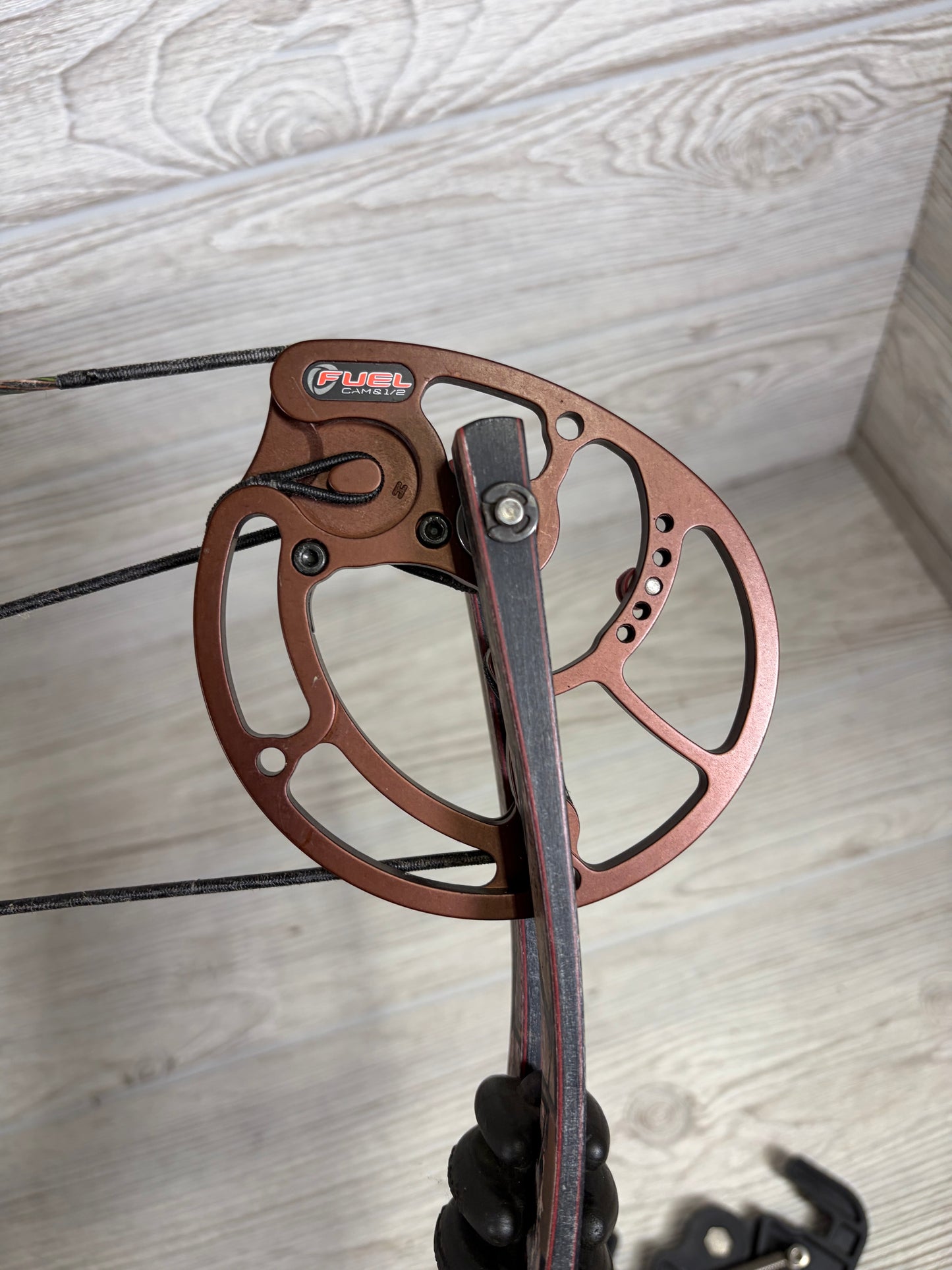 Used Hoyt Carbon Element Right Hand 29" 60lb. Package