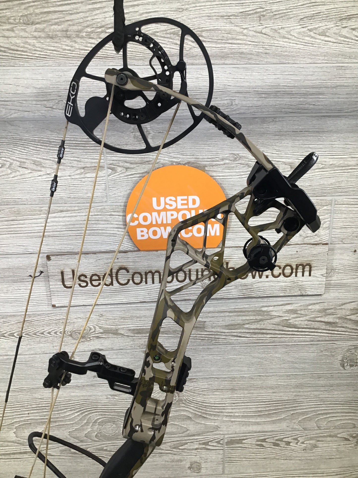 Brand New Bear Persist 60-70# right Handed Bottomlands