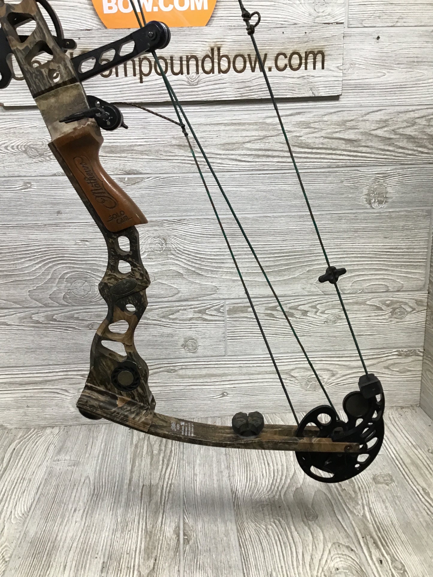 Used Mathews Legacy Right Handed 29" 70lb Package