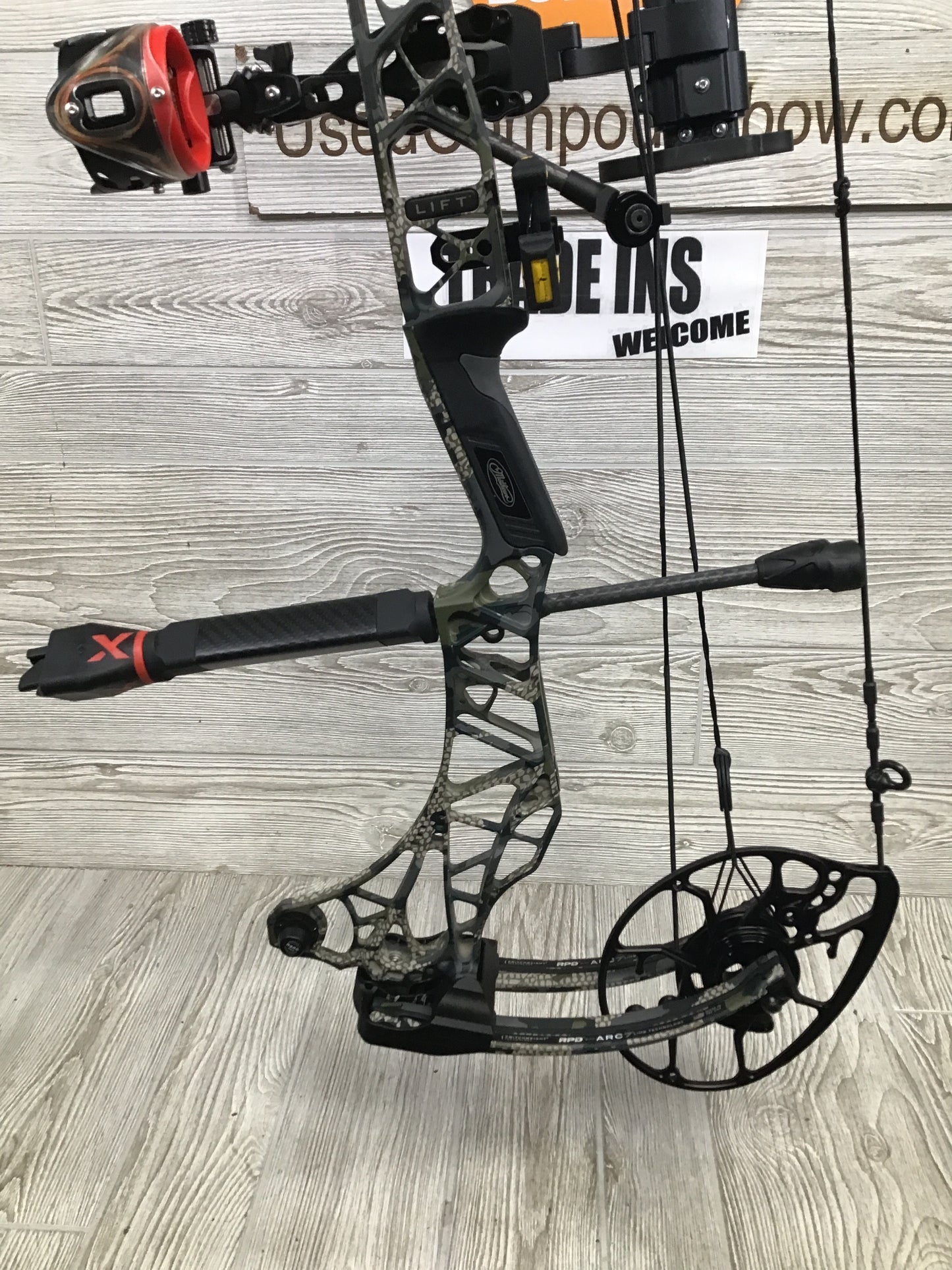 Used Mathews Lift X 29.5 Kuiu Right Hand 27.5/70# package