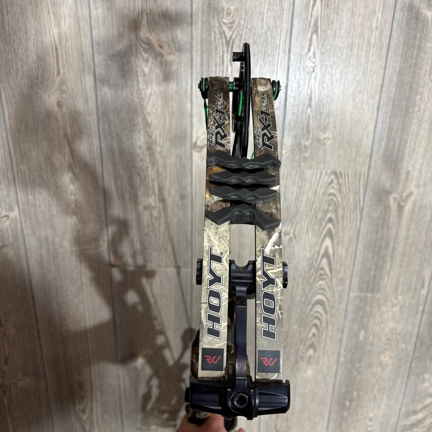 Used Hoyt Carbon RX-1 Ultra 28-31" 60-70lbs RH Realtree Edge with QAD Rest