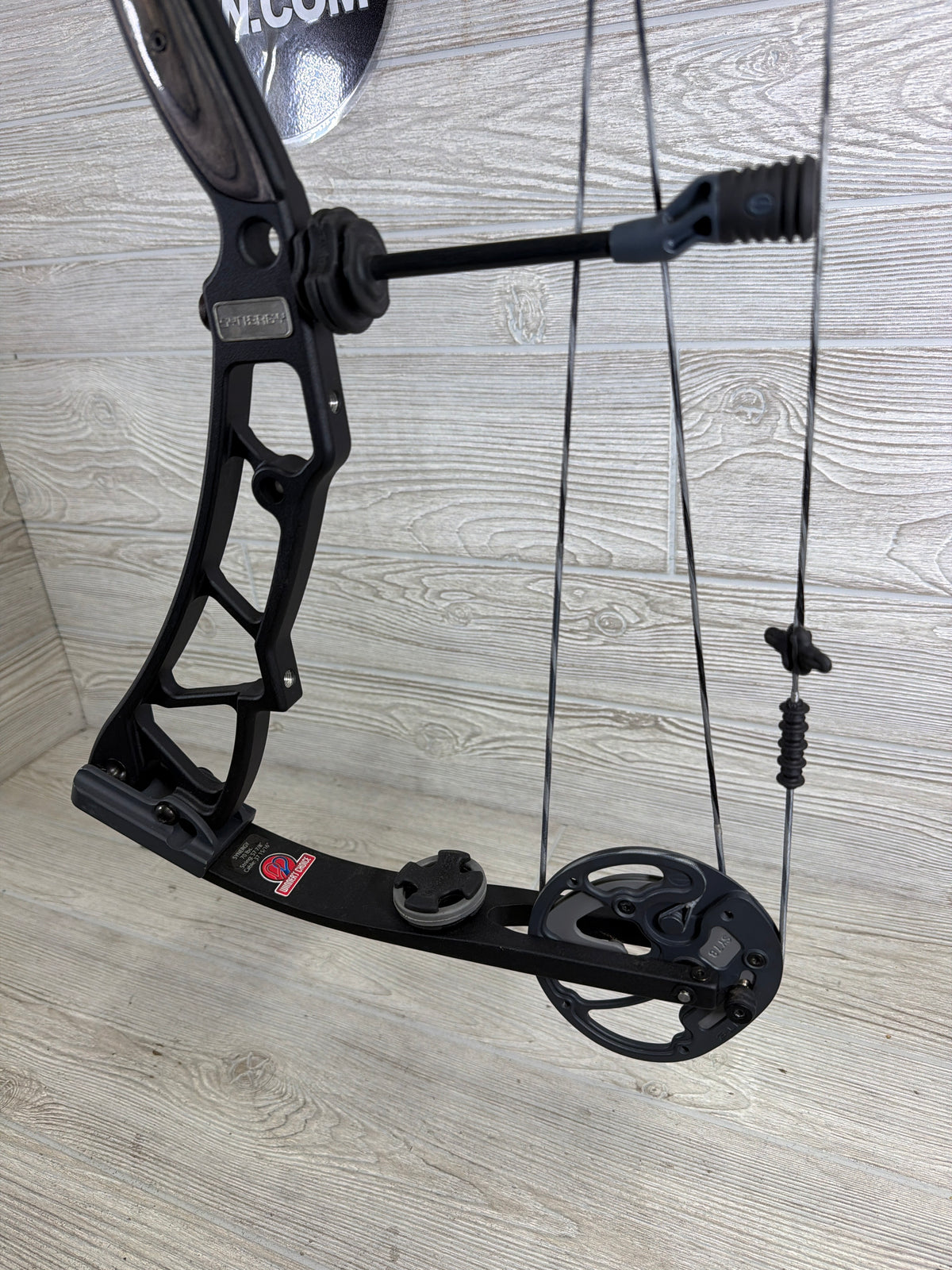 Elite Synergy Right Handed 28" 70# Black