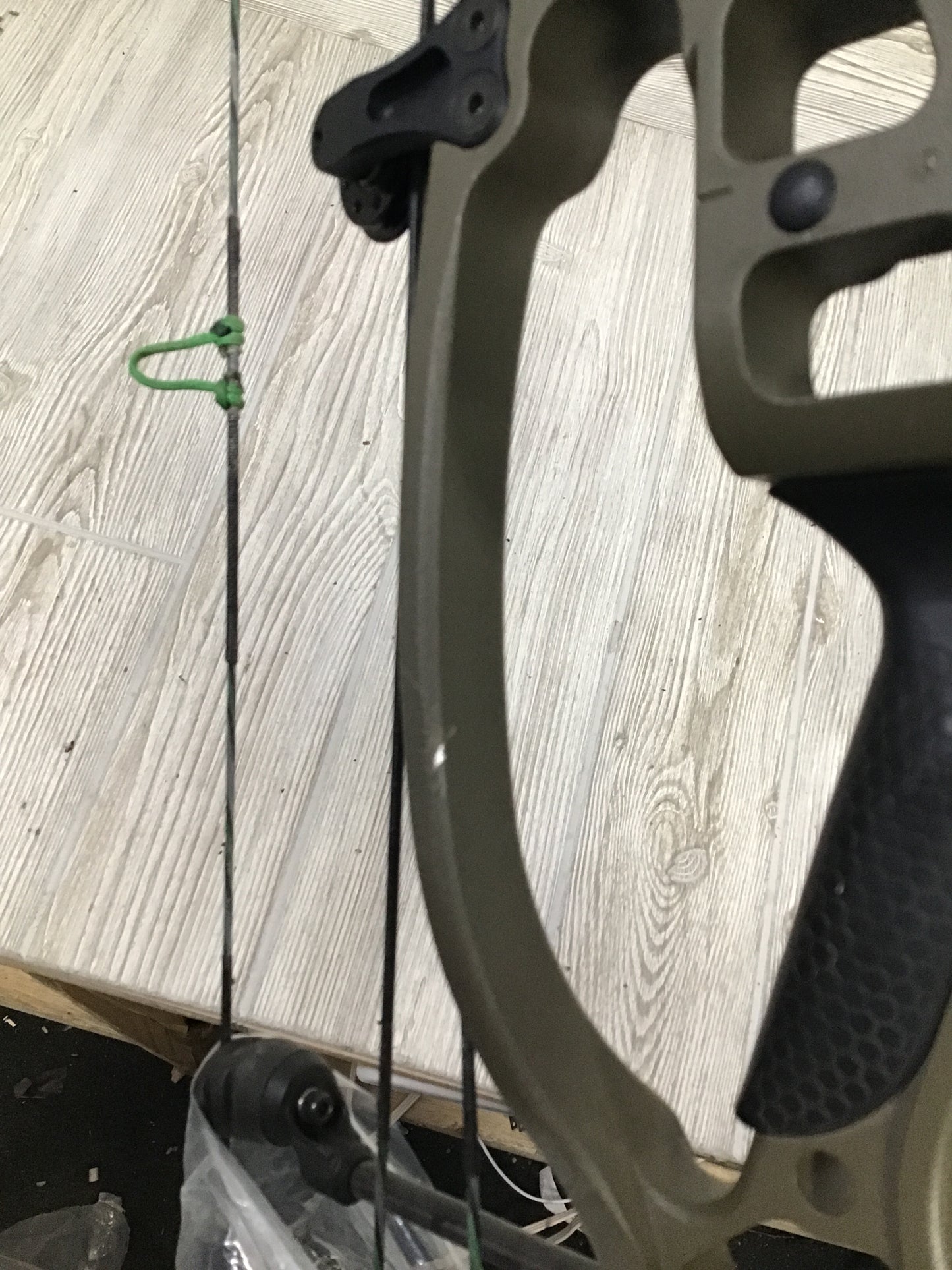 Used Hoyt Ventum 33 Wilderness Right Handed 70#