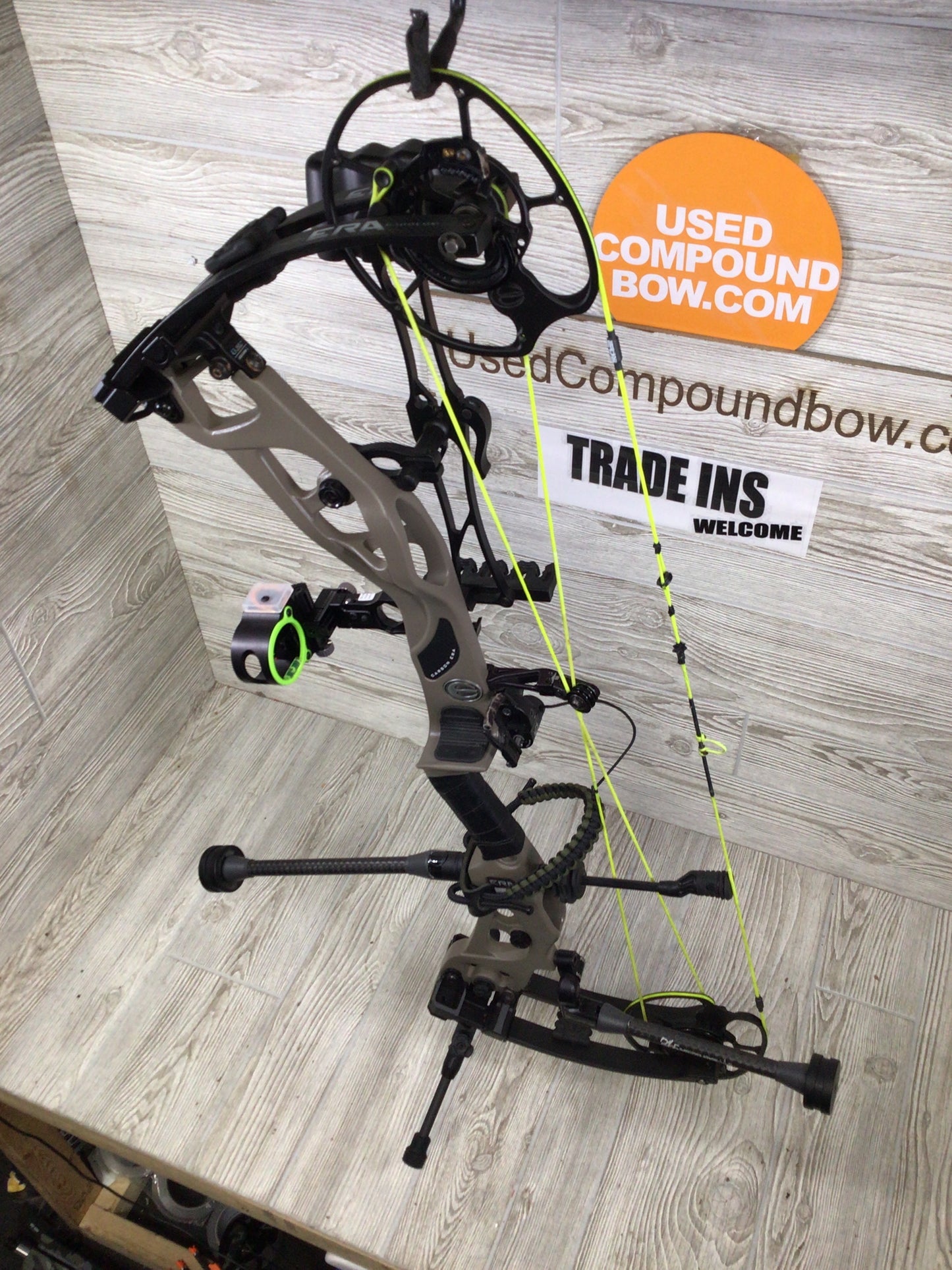 Use Elite Carbon Era Right Handed 65lb Sienna Brown Bow Package