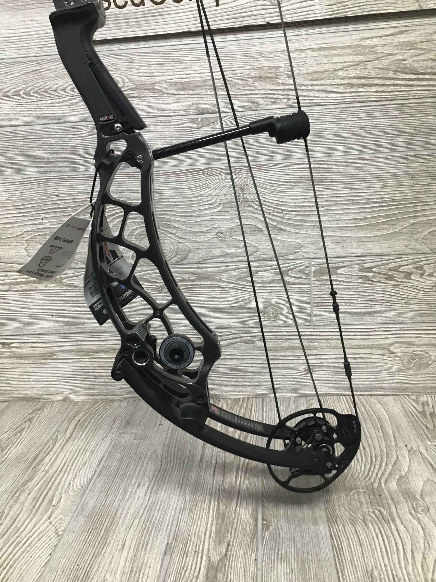 Used Bowtech Reckoning Gen 2 39 50-60# Right Hand Speedway Gray Med Cam