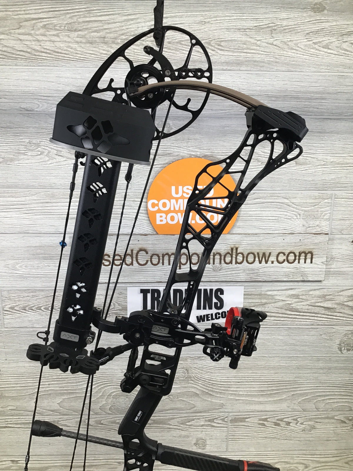 Used Mathews Lift X 29.5 Right Hand Black riser/Earth limbs Bow 27/65 Pkg