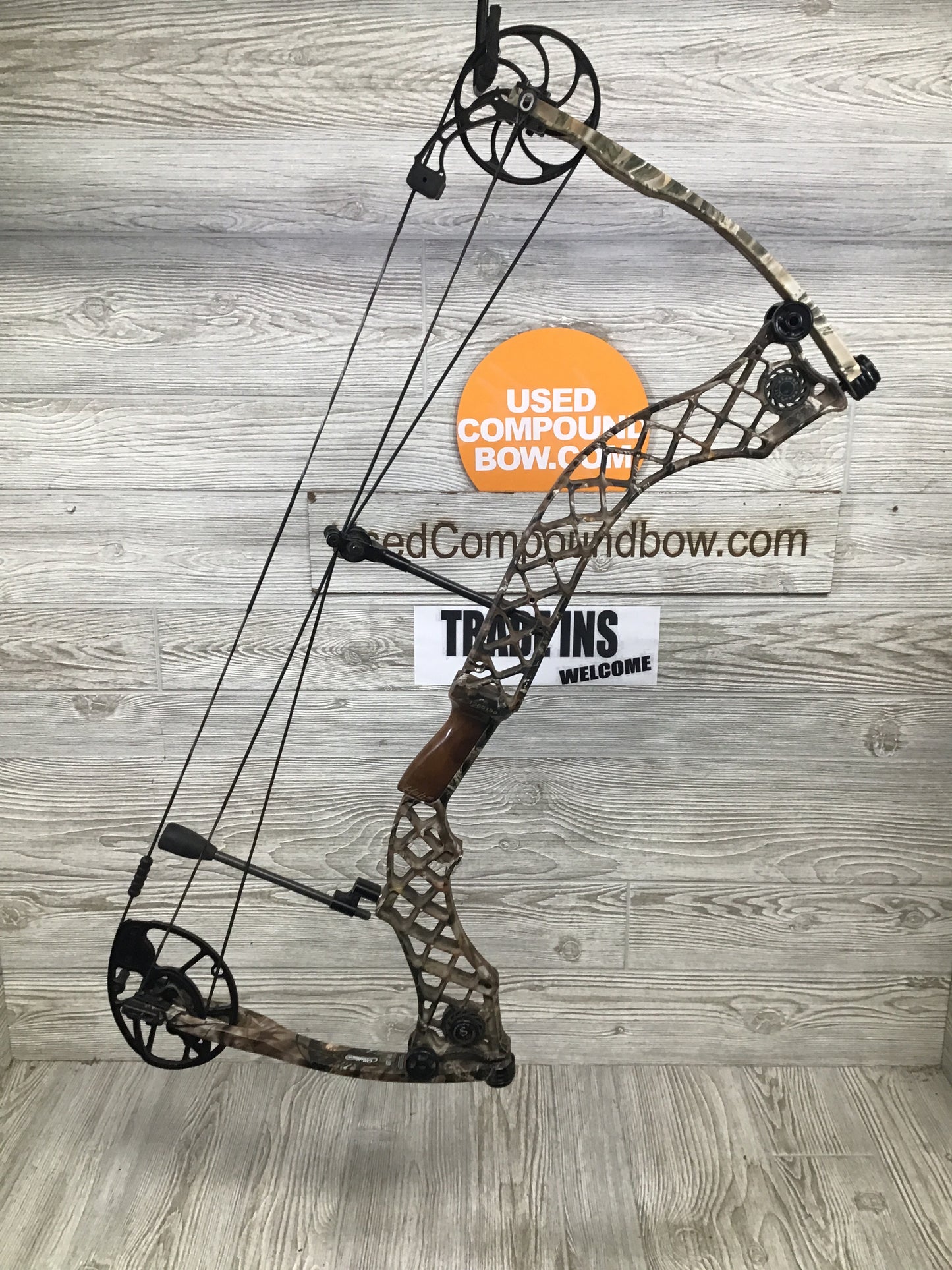 Used Mathews Heli-M 27.5/70# Right Handed (new Strings)