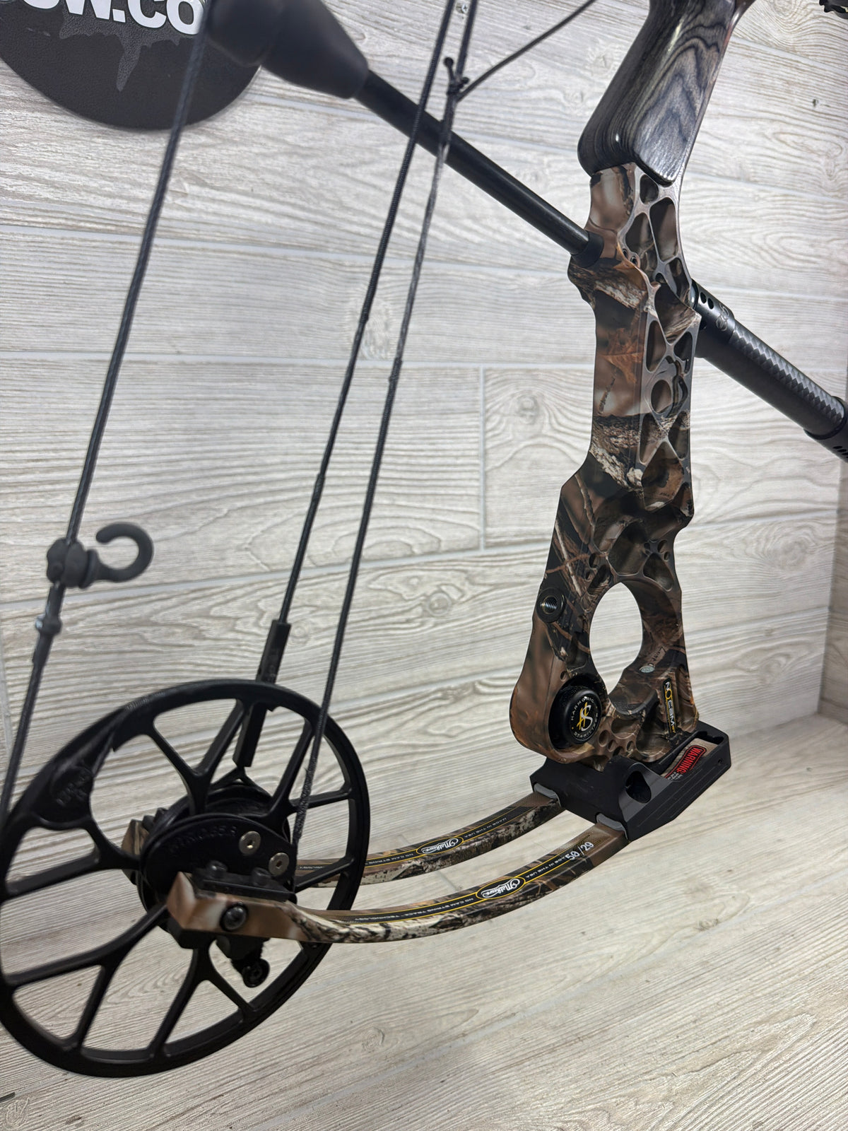 Used Mathews No Cam HTR  RH 29" 50lbs Camo Riser/ Camo Limbs PKG