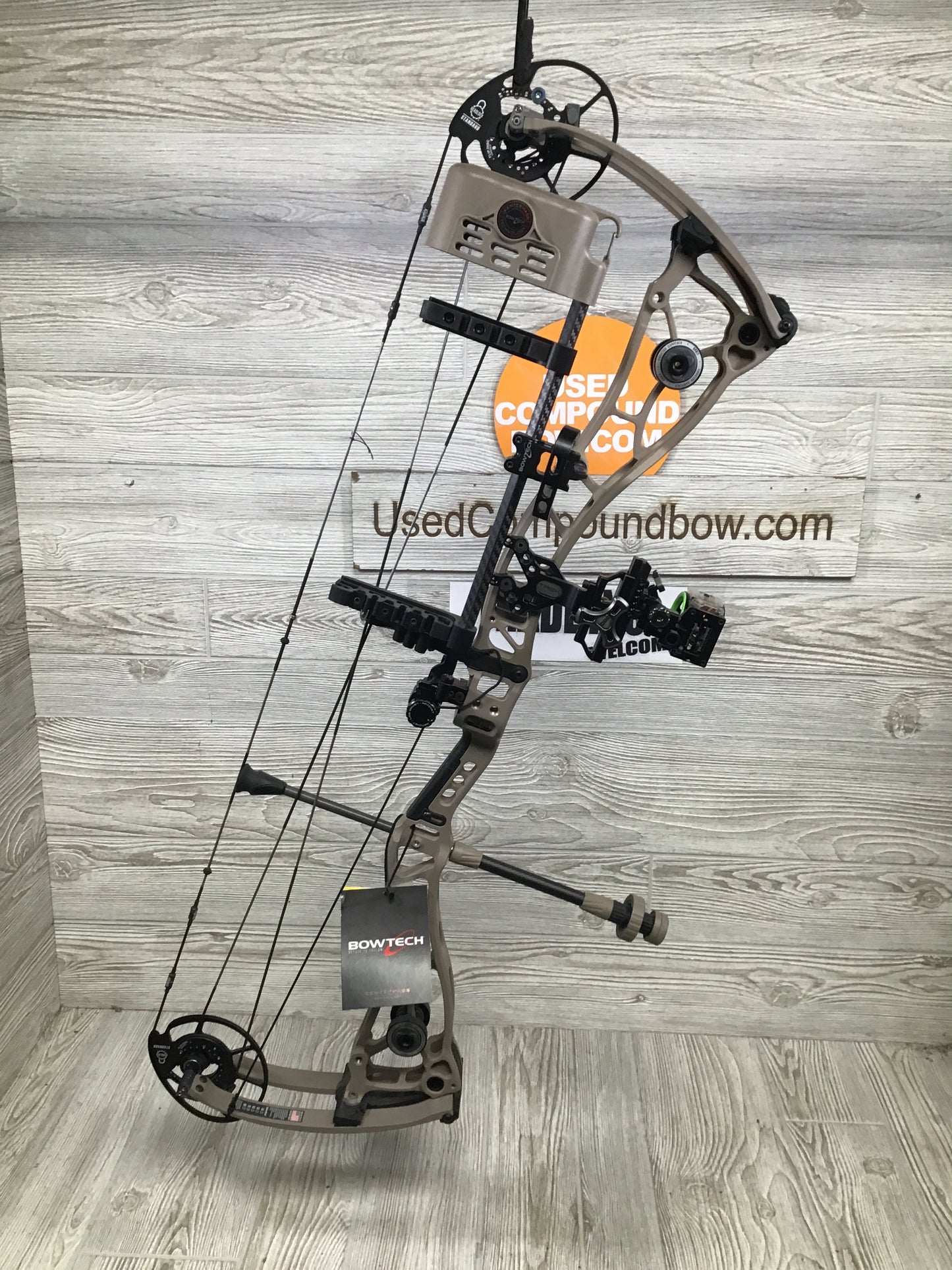 Bowtech Proven 34 Sandstone Medium Cam Right Handed 25-30" 60-70lbs Package