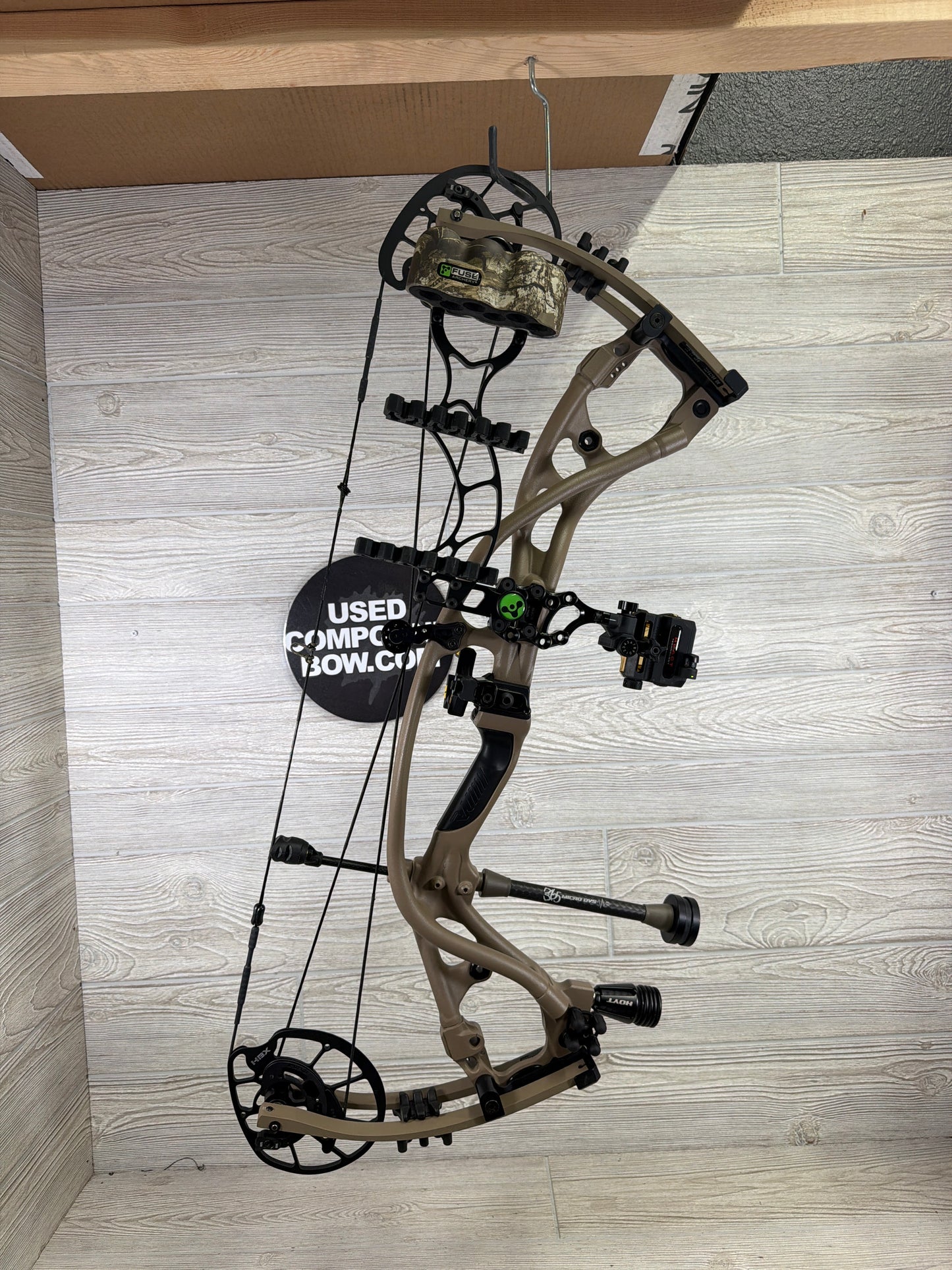 Hoyt RX-5 Buckskin 60-70# 25-30 Right Hand Package