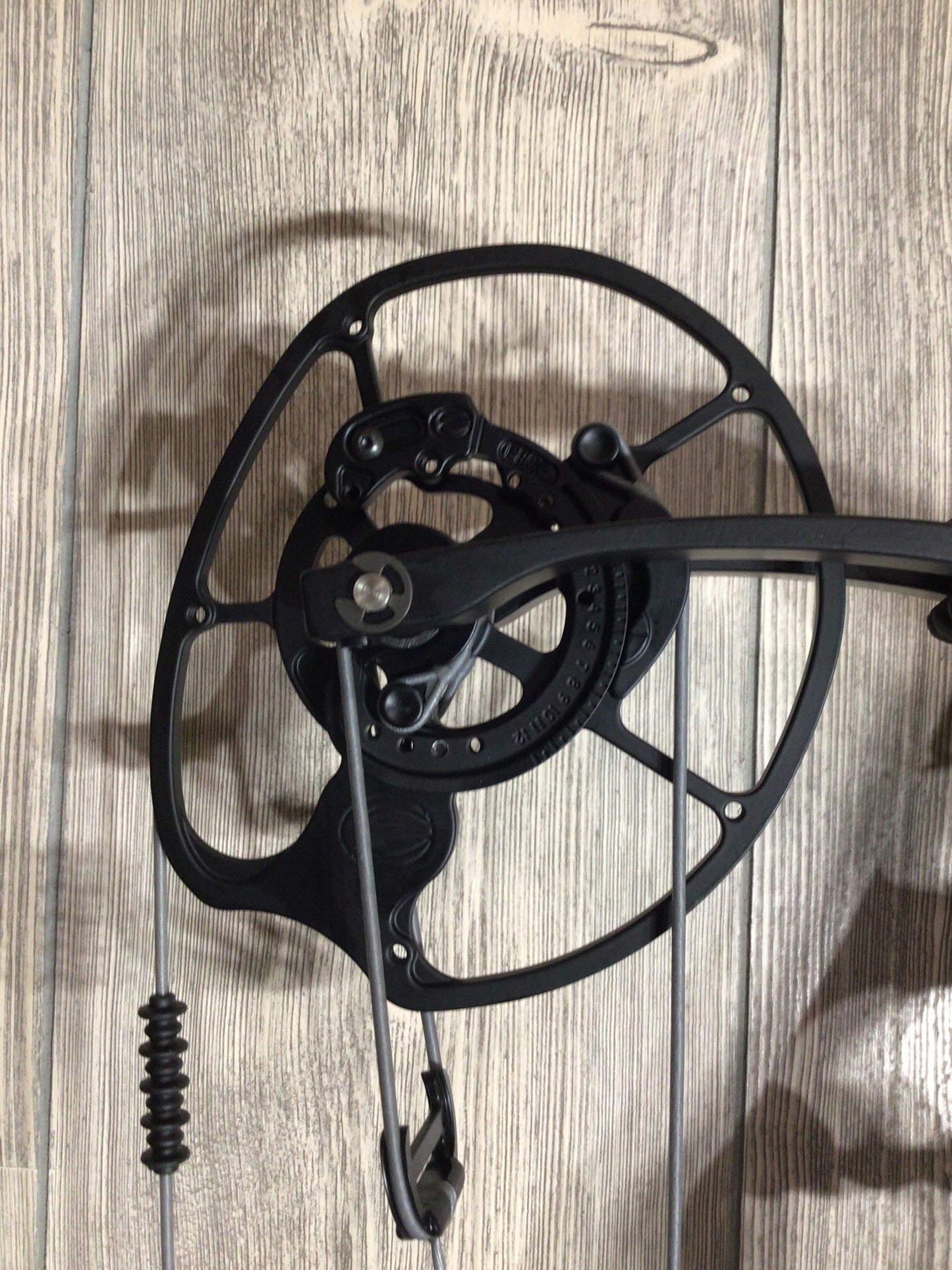 Used Elite Eon Carbon Black RH 70lbs