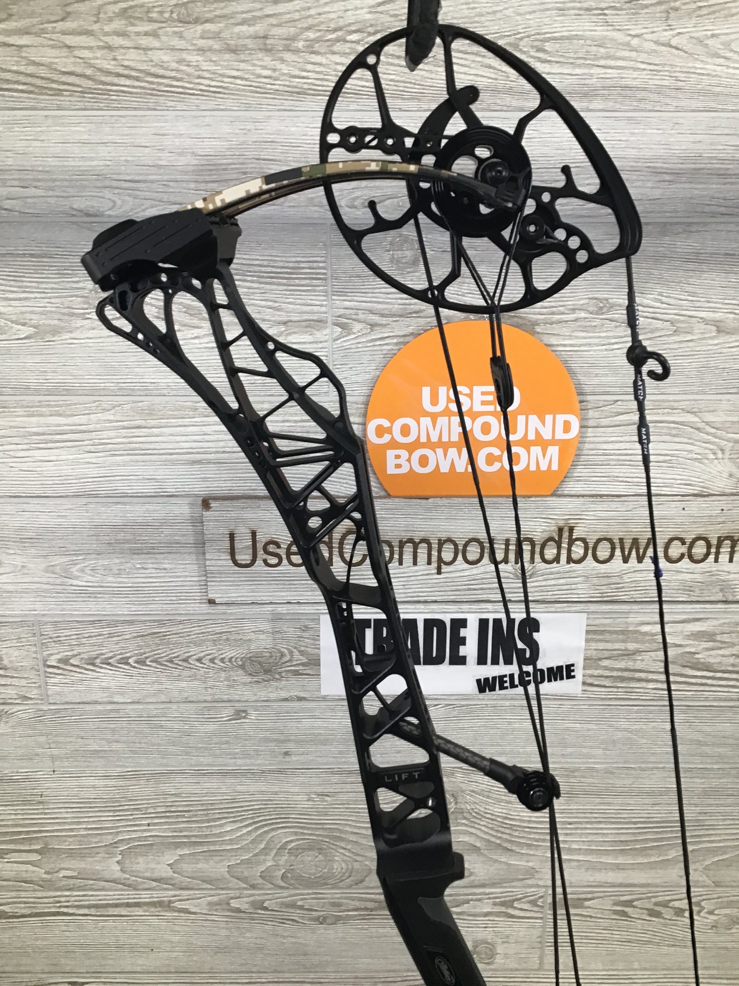 Used Mathews Lift X 29.5 Right Hand 28/70# Black Riser/Subalpine