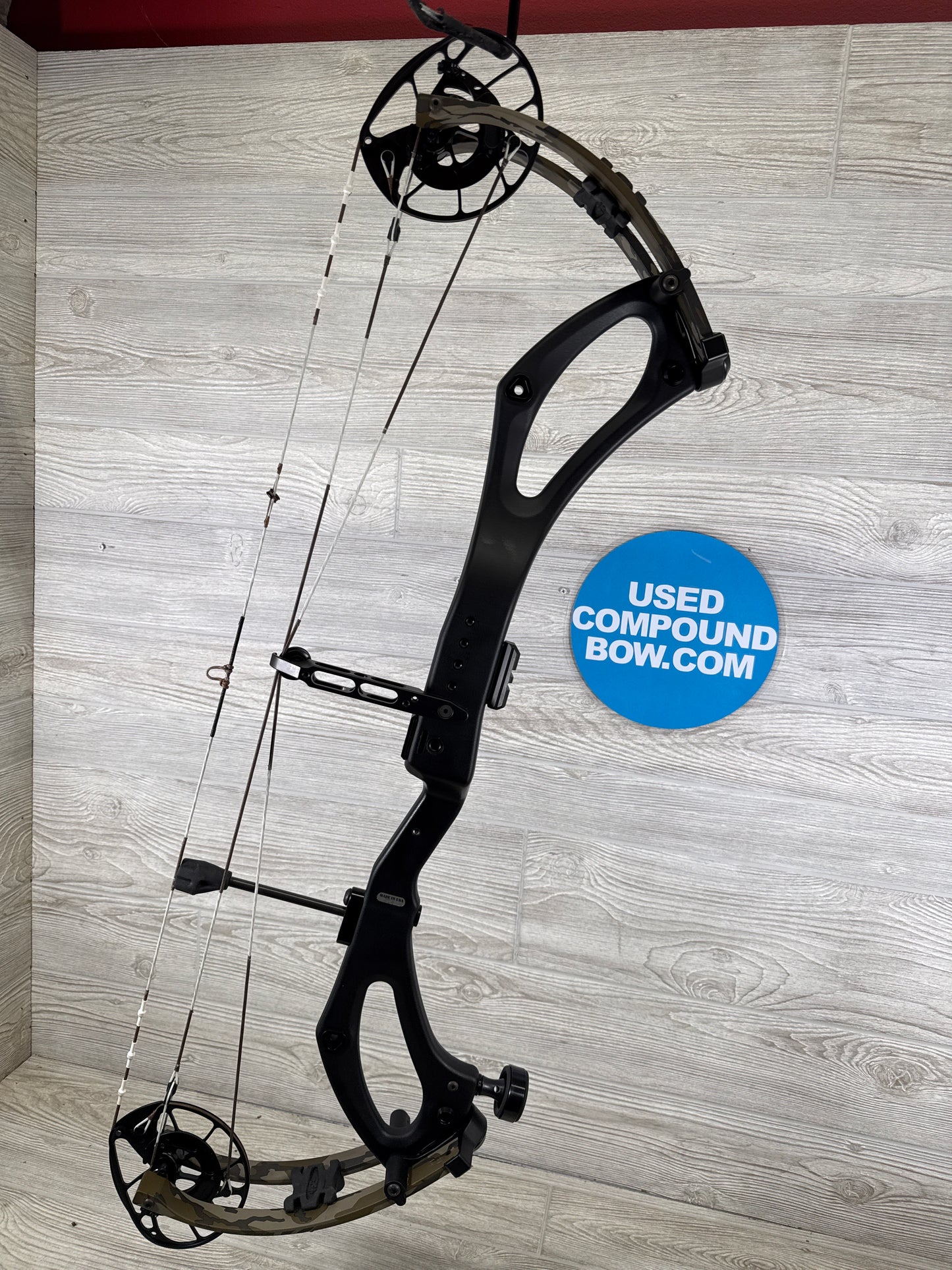 Used PSE Mach 33 DS ec2 25.5-31" 60-70lb Right Hand Black riser mossy oak limbs