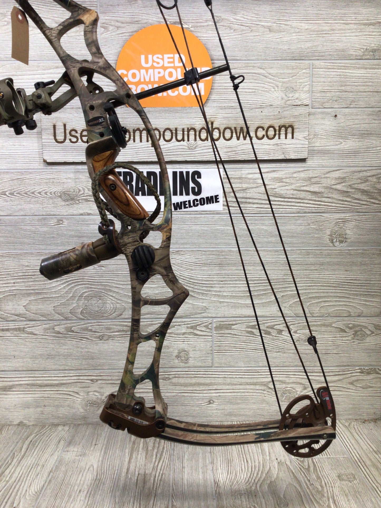 Used Hoyt Trykon XL Right Handed 28.5" 60-70# camo package