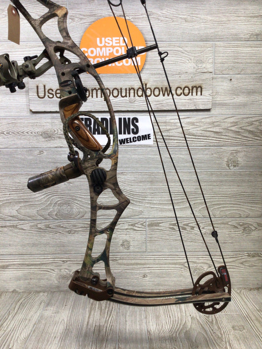 Used Hoyt Trykon XL Right Handed 28.5" 60-70# camo package