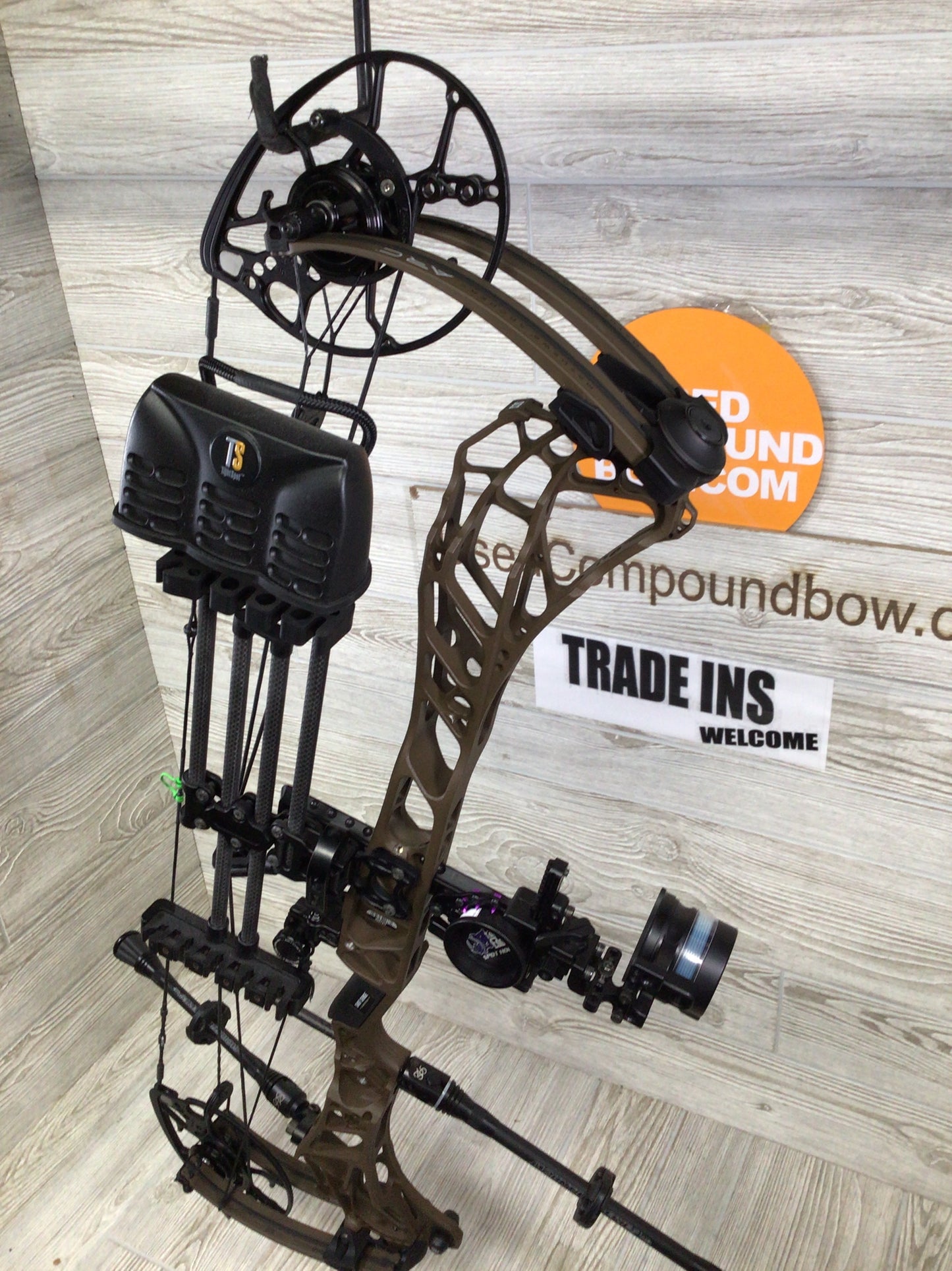 Used Mathews ARC 34 Right Handed Kodiak 29"/75# LOADED PACKAGE